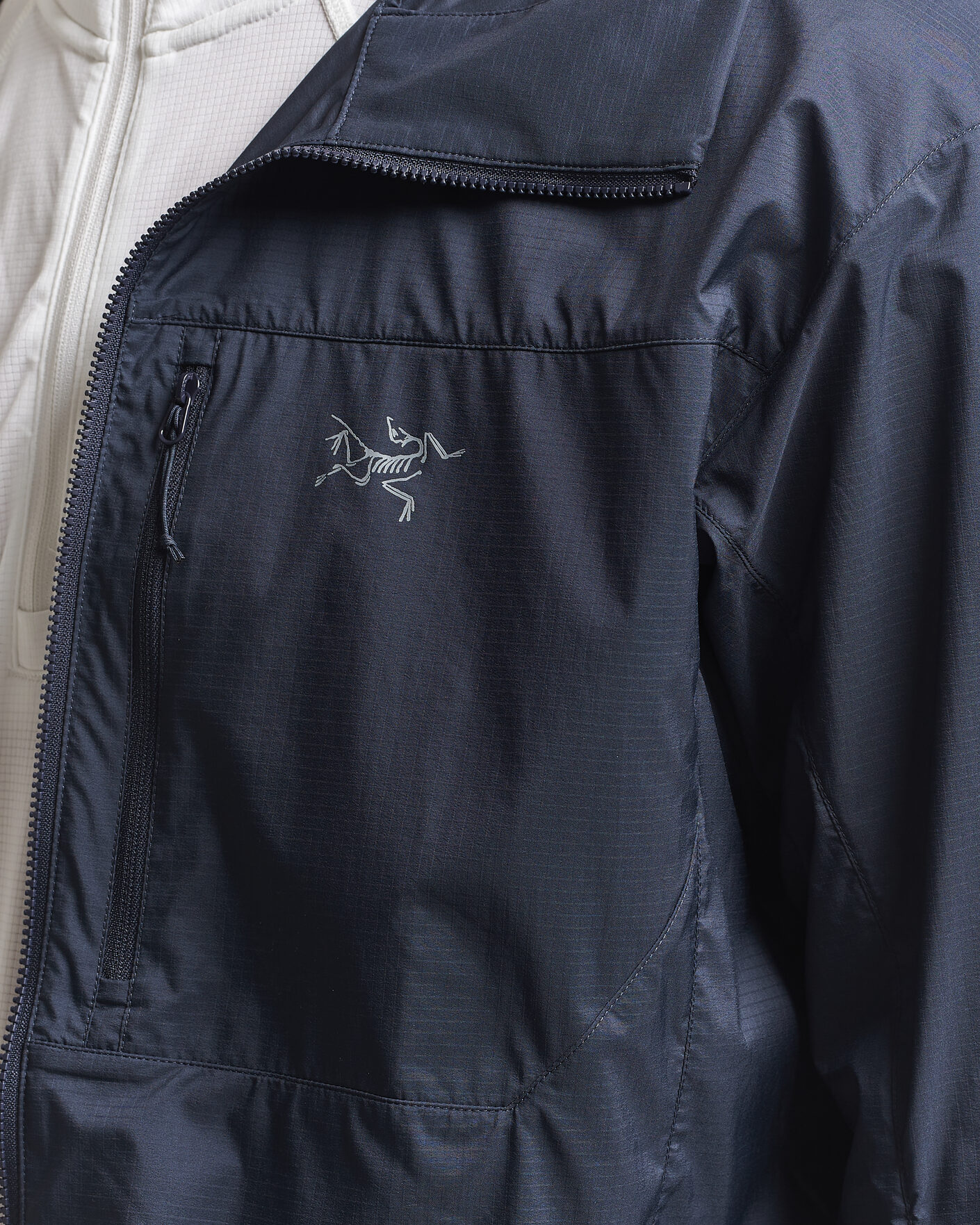 Herr | Jackor | Arc'teryx | Squamish Lightweight Hooded Jacket Black Sapphire