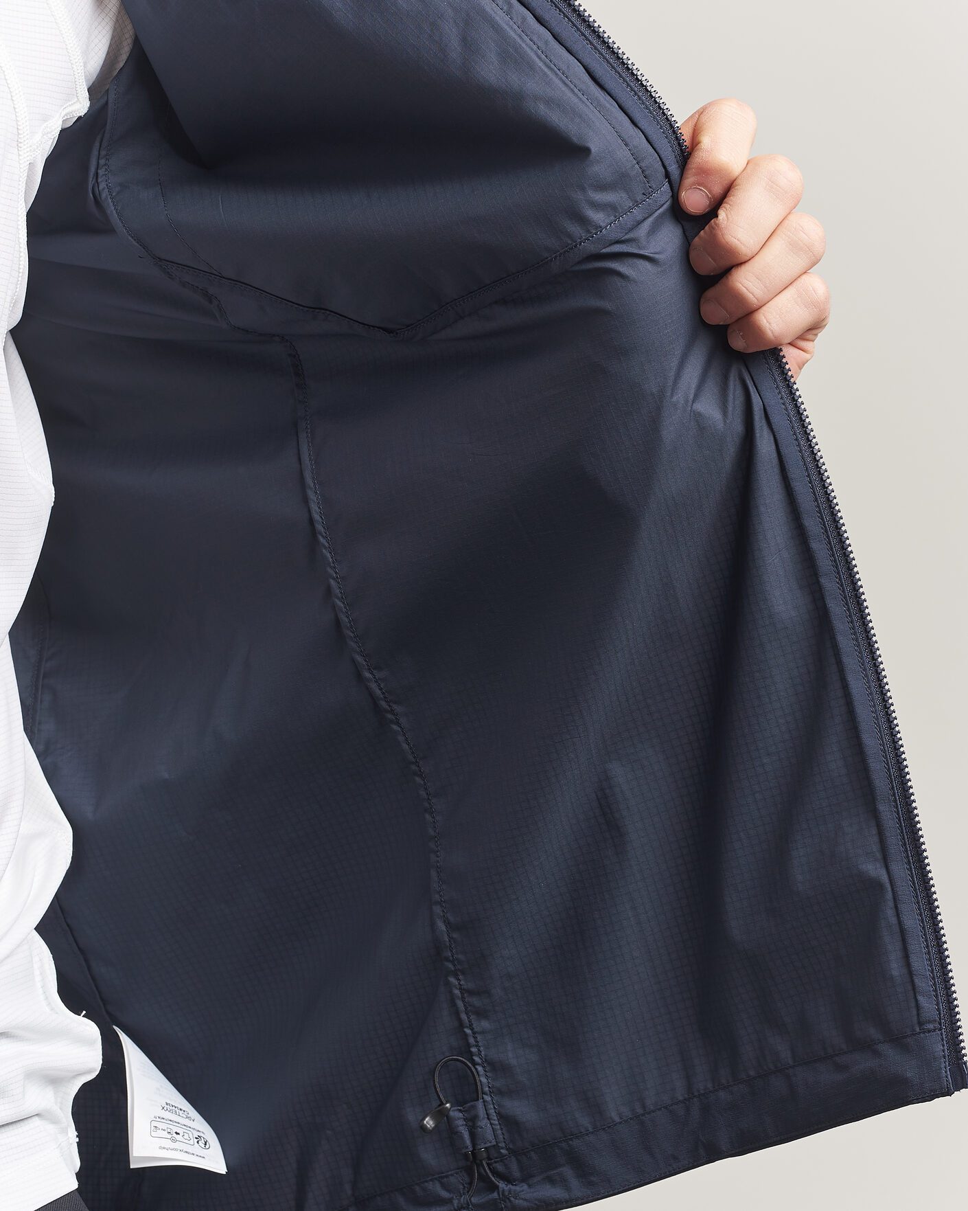 Herr | Jackor | Arc'teryx | Squamish Lightweight Hooded Jacket Black Sapphire