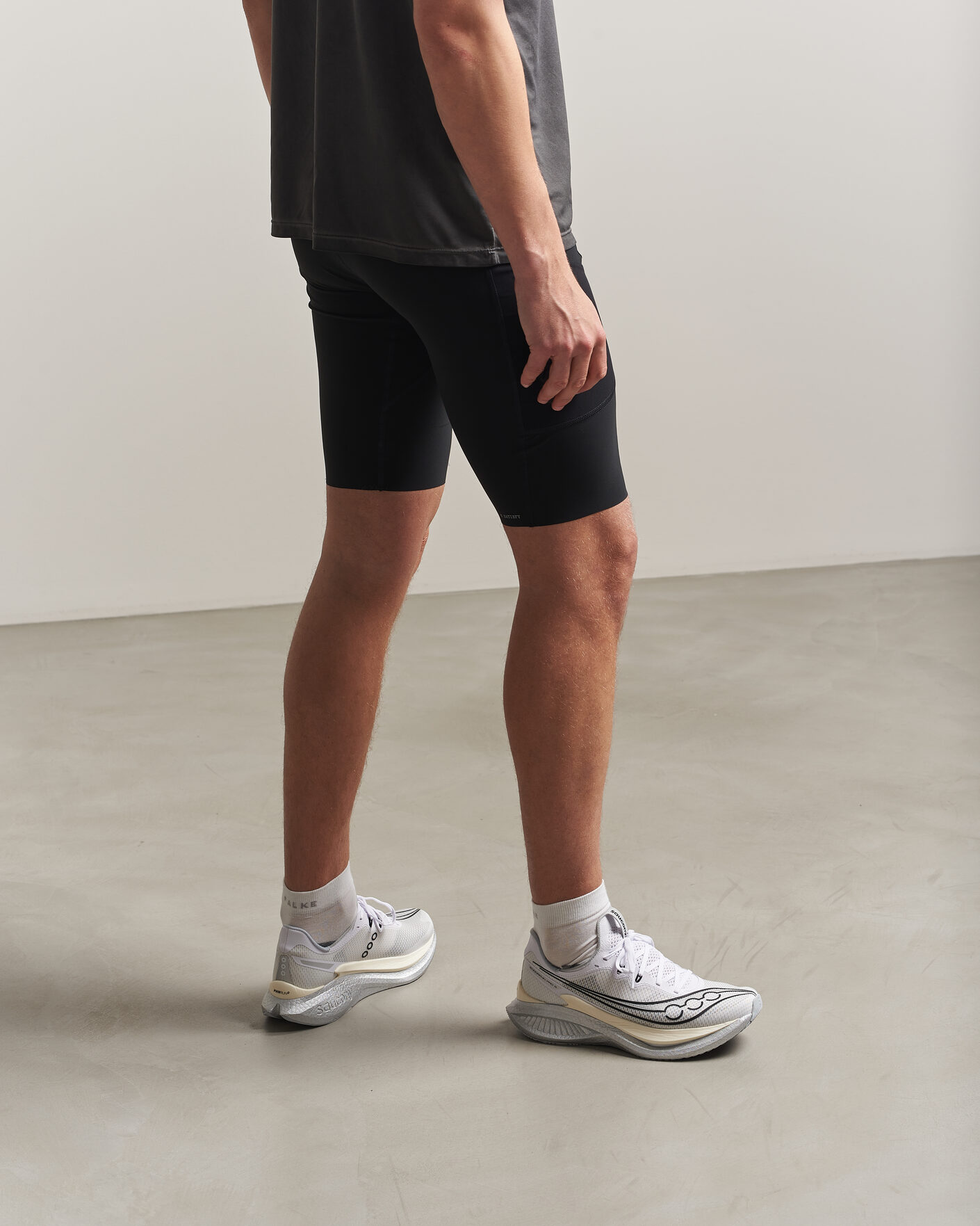 Herr | Löparskor | Saucony | Endorphin Pro 5 White/Black