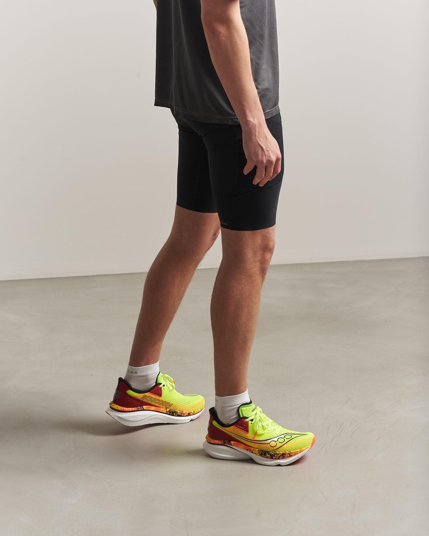 Herr | Löparskor | Saucony | Endorphin Azura Citron/Black