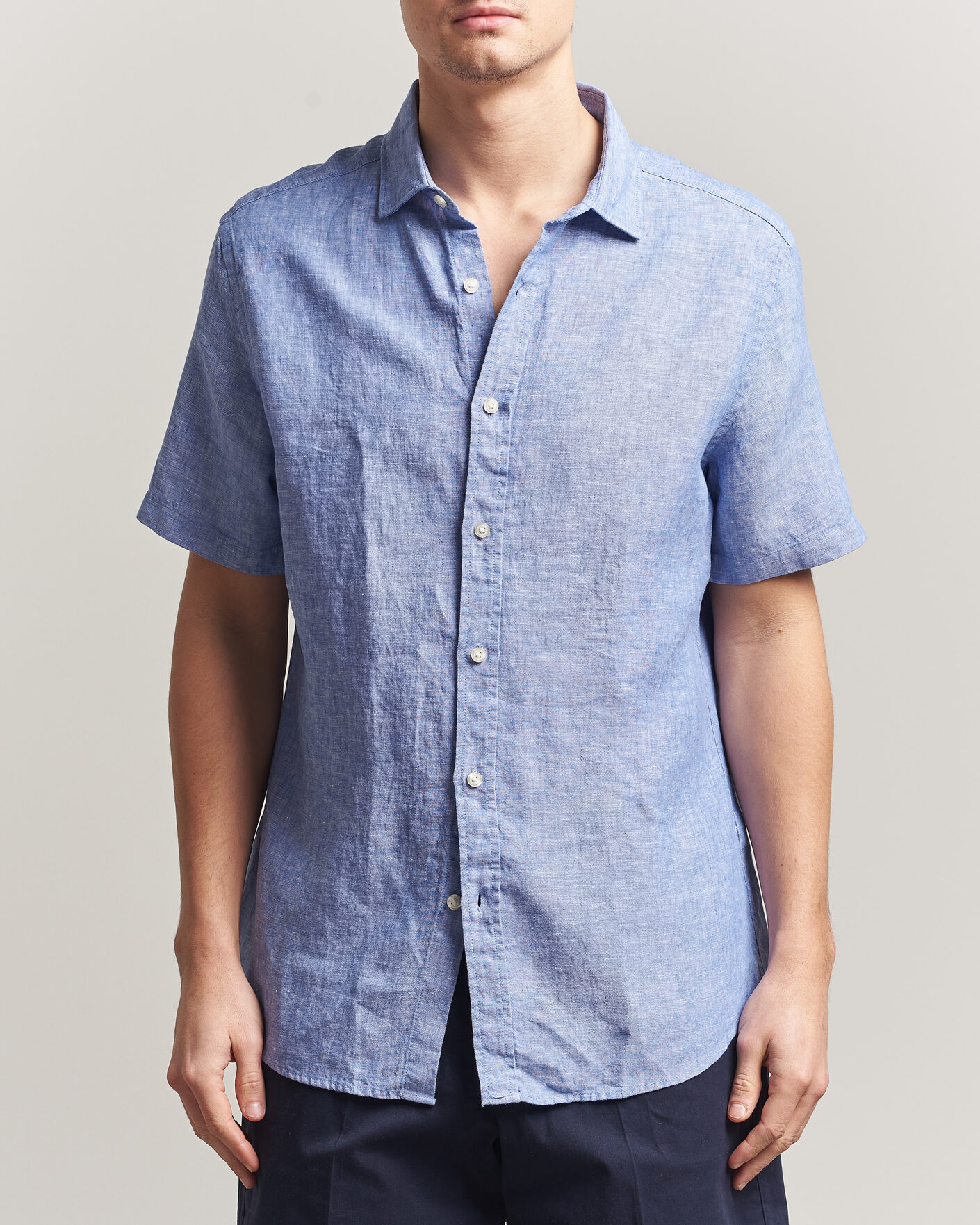 Herr | Skjortor | Charles Tyrwhitt | Pure Linen Short Sleeve Slim Fit Shirt Cornflower Blue