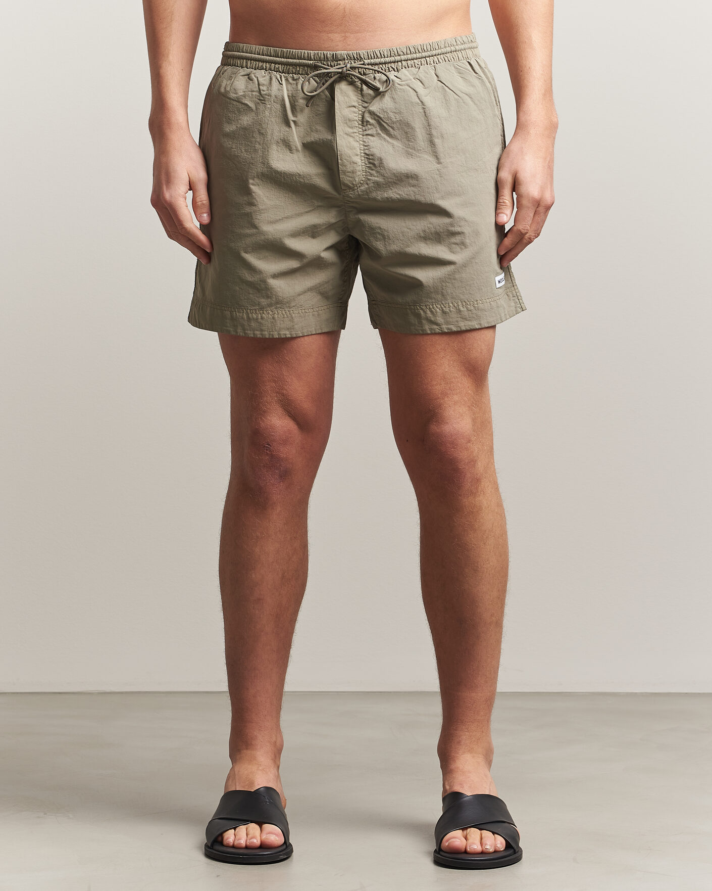 Herr | Badbyxor | Woolrich | Solid Garment Dyed Swimshorts Smokey Olive