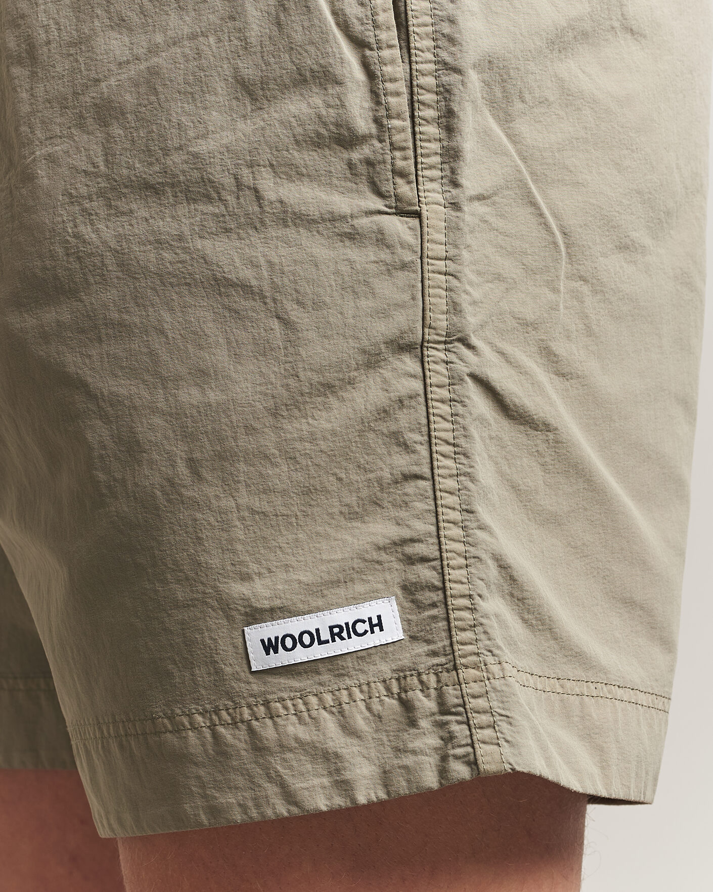 Herr | Badbyxor | Woolrich | Solid Garment Dyed Swimshorts Smokey Olive