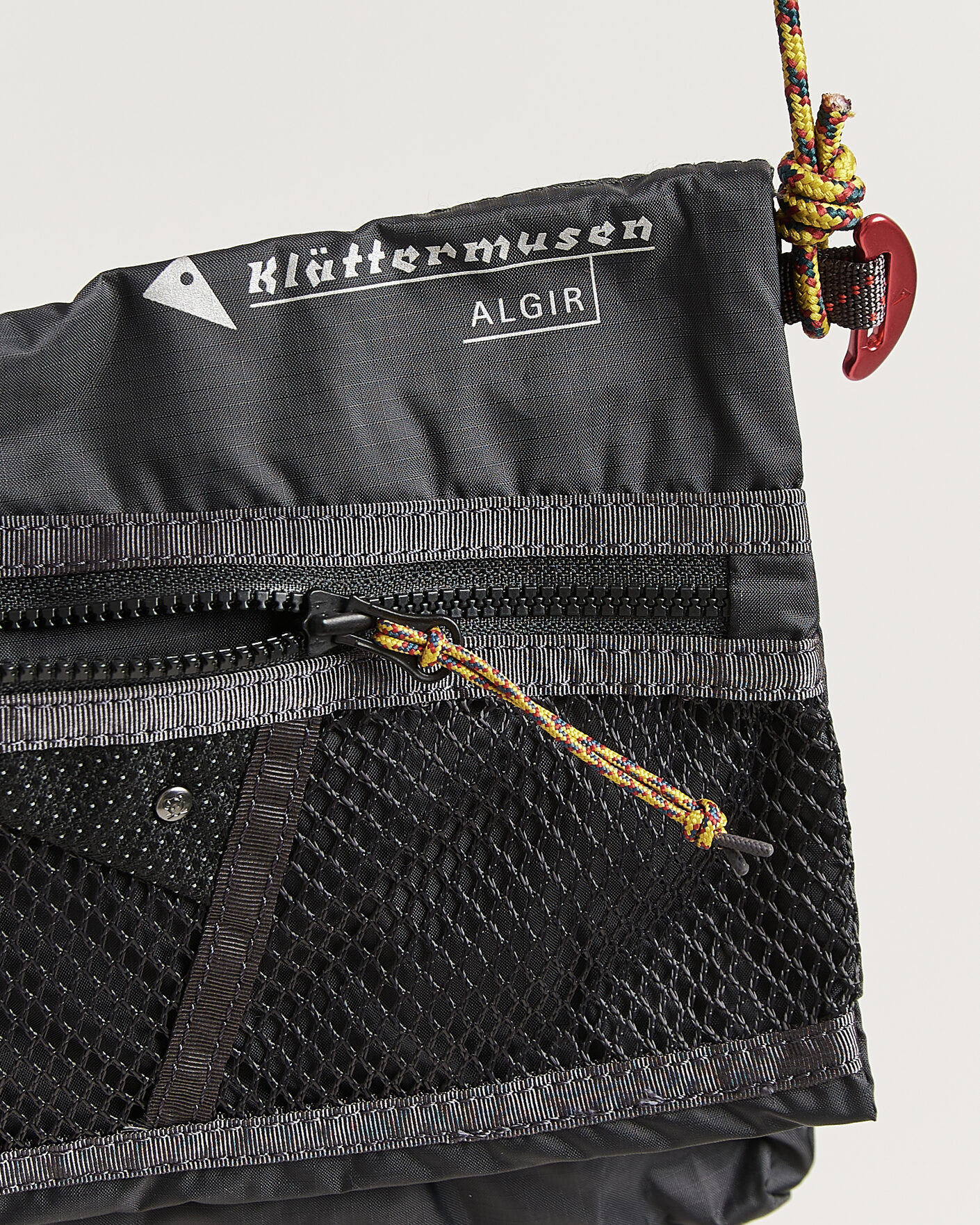 Herr | Väskor | Klättermusen | Algir Foldover Bag Raven