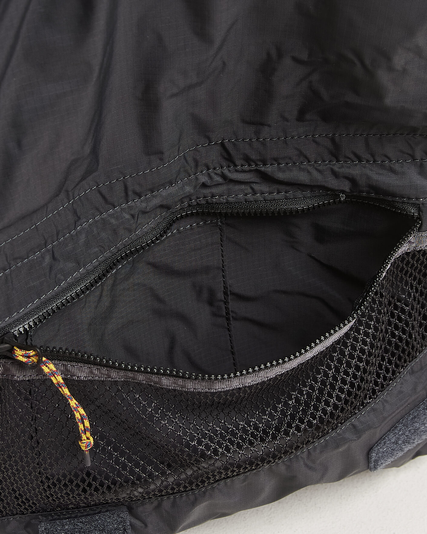 Herr | Väskor | Klättermusen | Algir Foldover Bag Raven