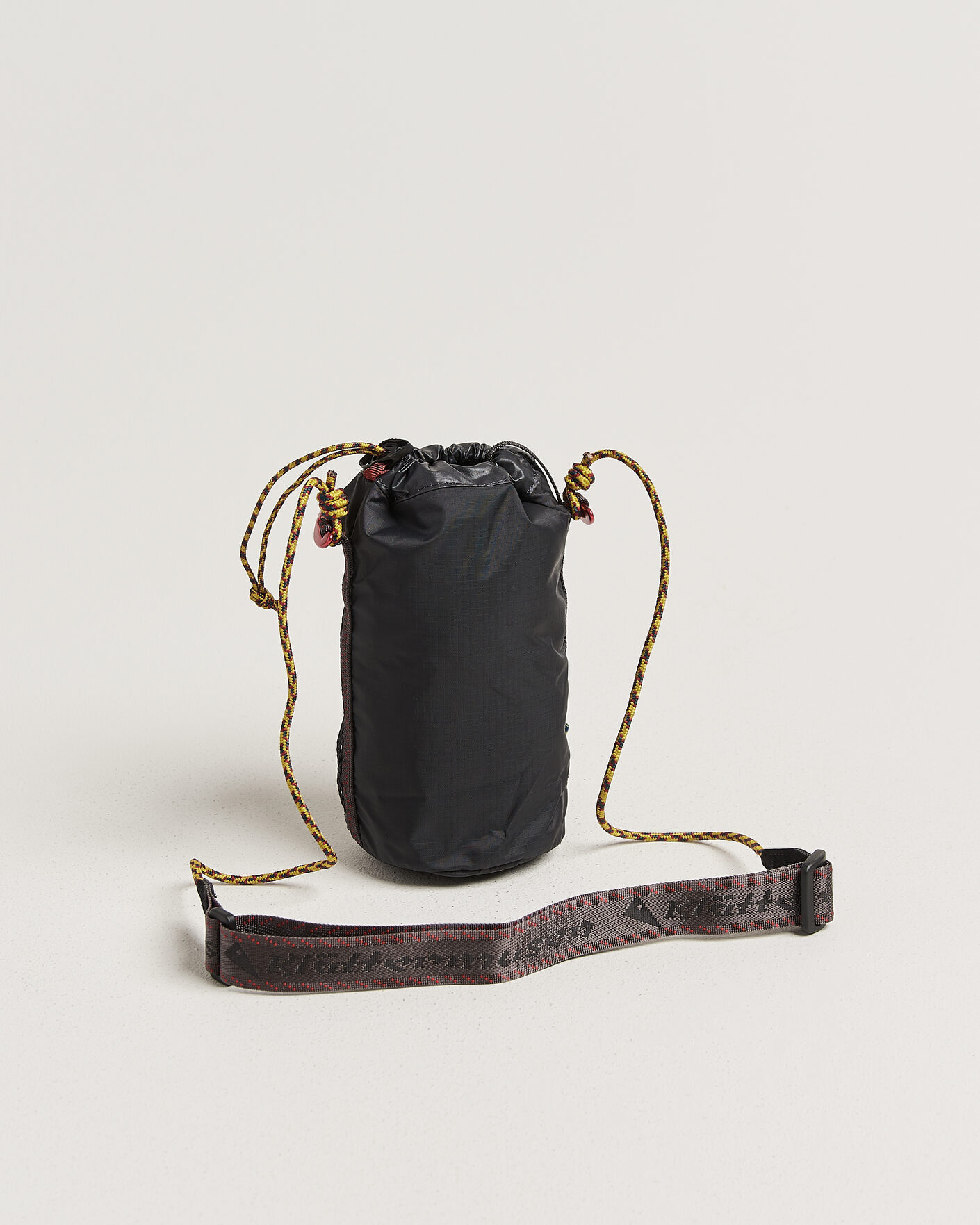 Herr | Väskor | Klättermusen | Algir Bottle Holder Bag Raven