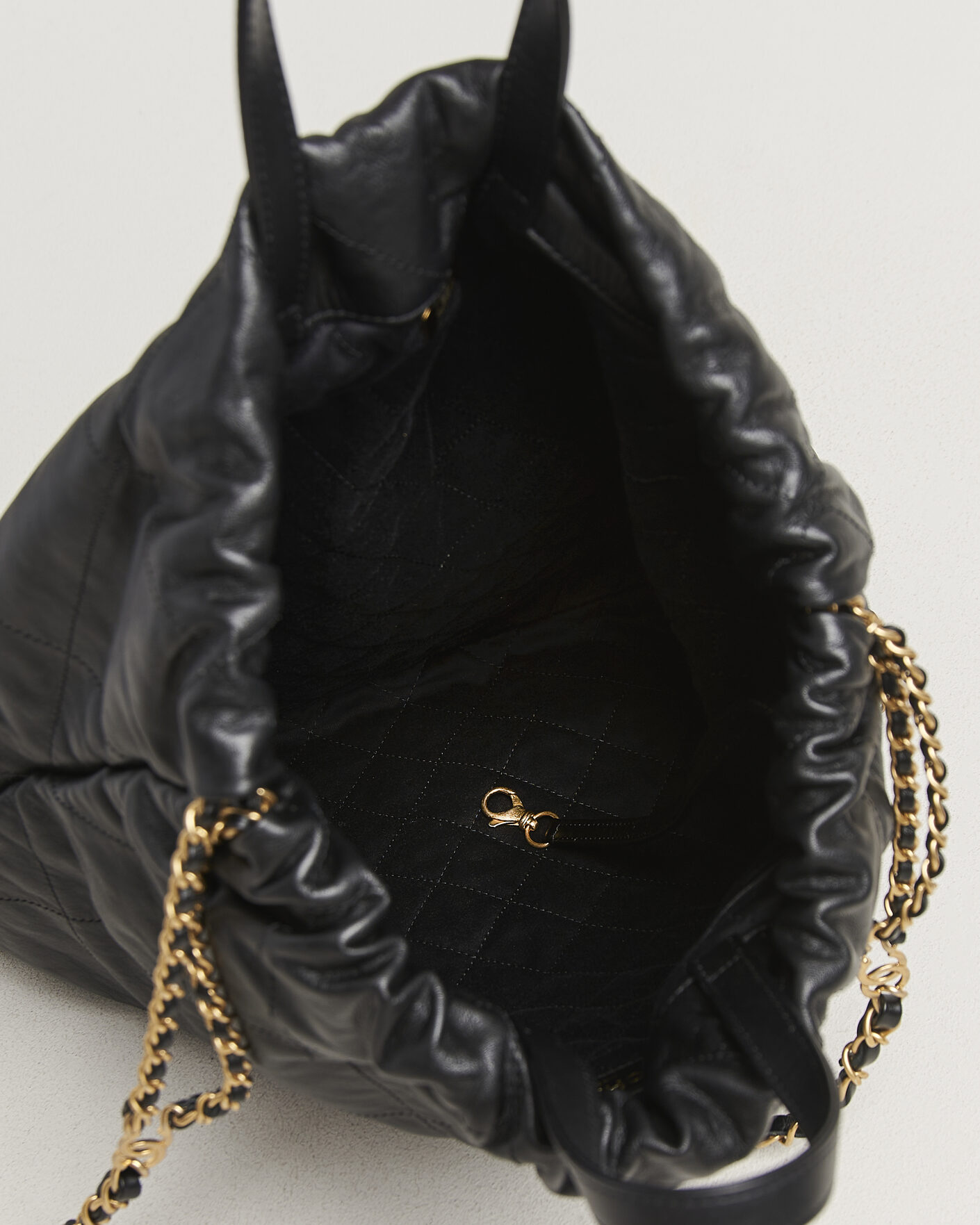 Herr | Pre-Owned & Vintage Bags | Chanel Pre-Owned | Chanel 22 Backpack Black Black