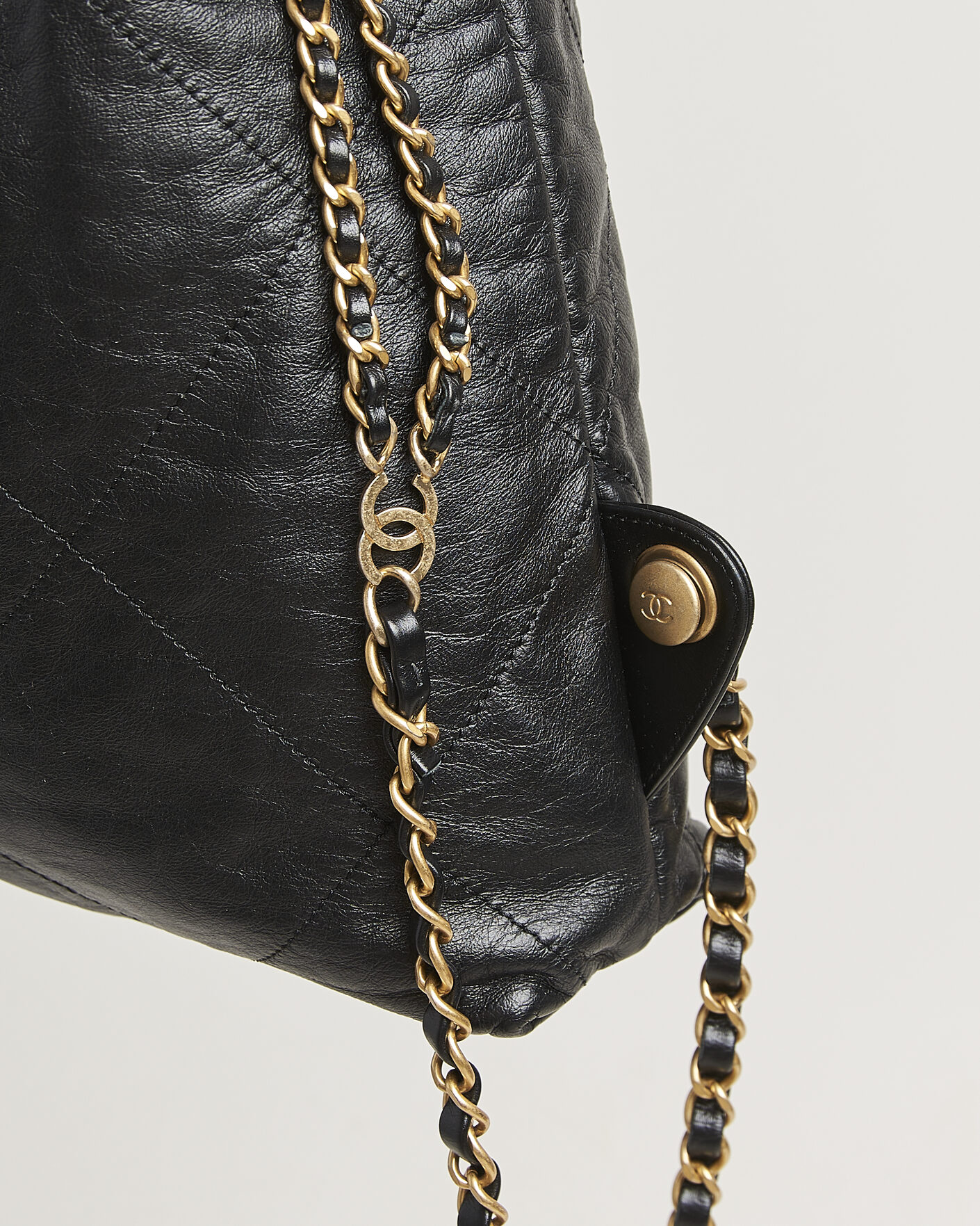 Herr | Pre-Owned & Vintage Bags | Chanel Pre-Owned | Chanel 22 Backpack Black