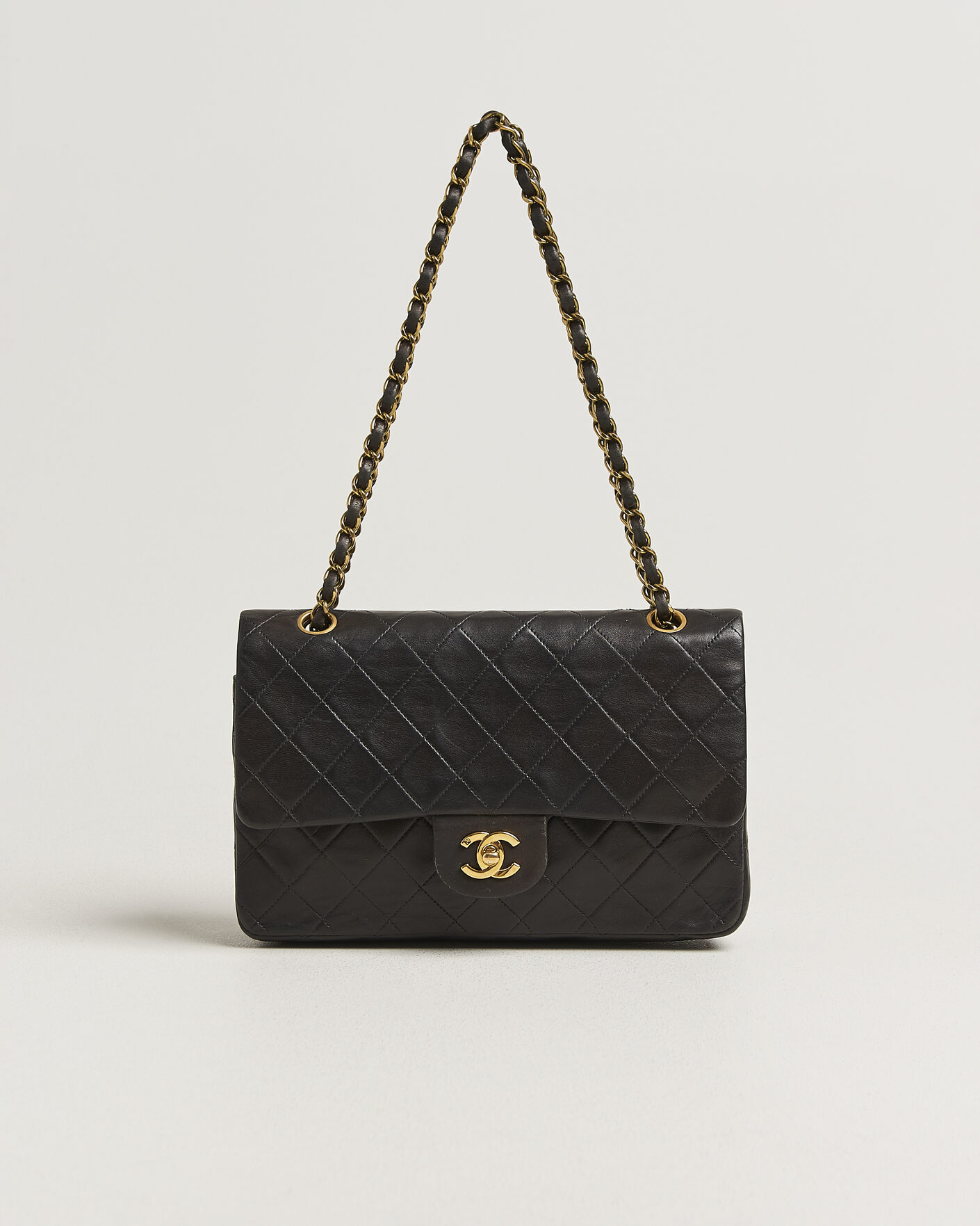 Herr | Pre-Owned & Vintage Bags | Chanel Pre-Owned | Classic Medium Double Flap Bag Black