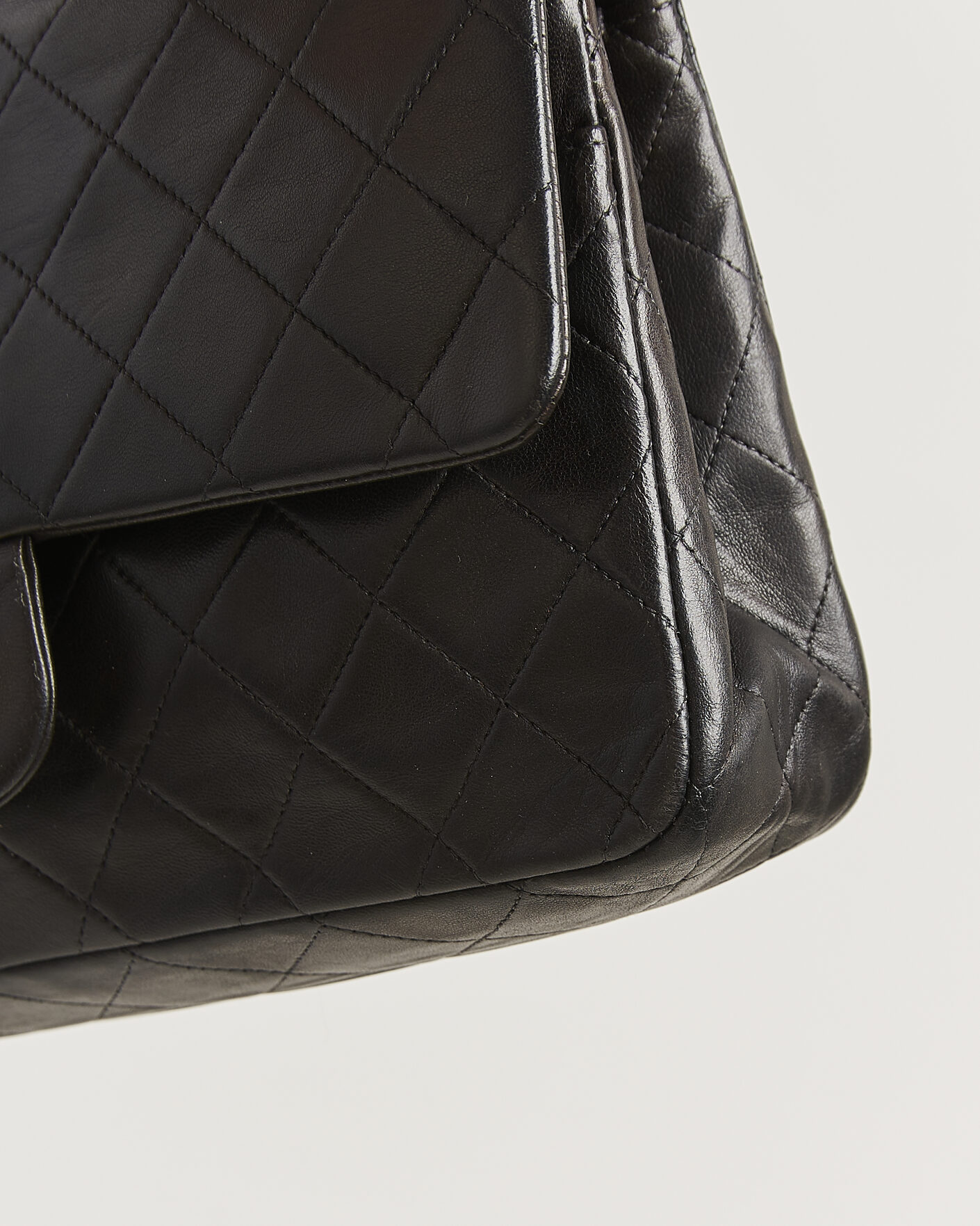 Herr | Pre-Owned & Vintage Bags | Chanel Pre-Owned | Classic Medium Double Flap Bag Black