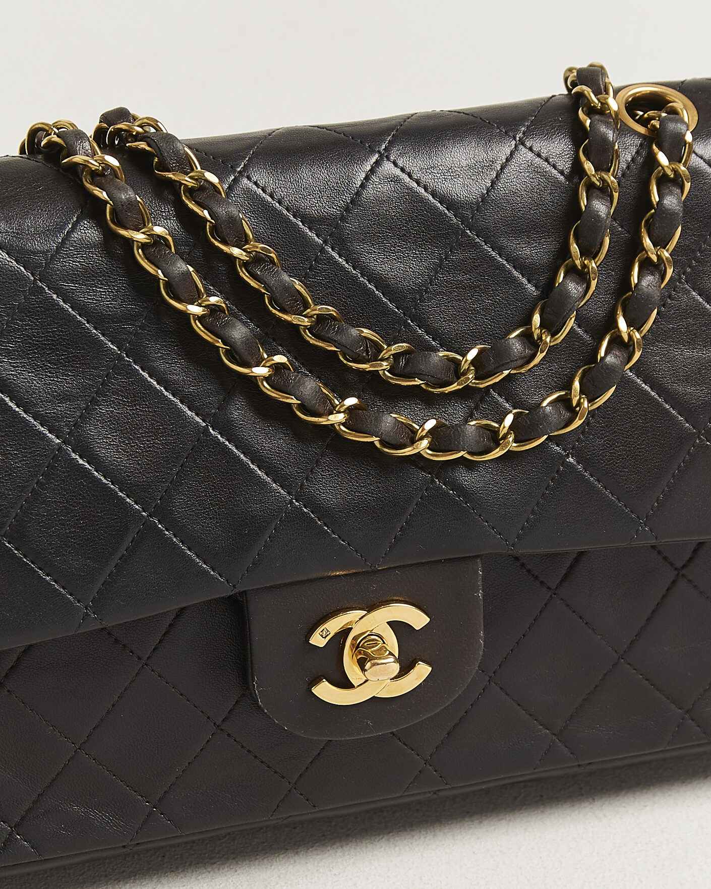Herr | Pre-Owned & Vintage Bags | Chanel Pre-Owned | Classic Medium Double Flap Bag Black