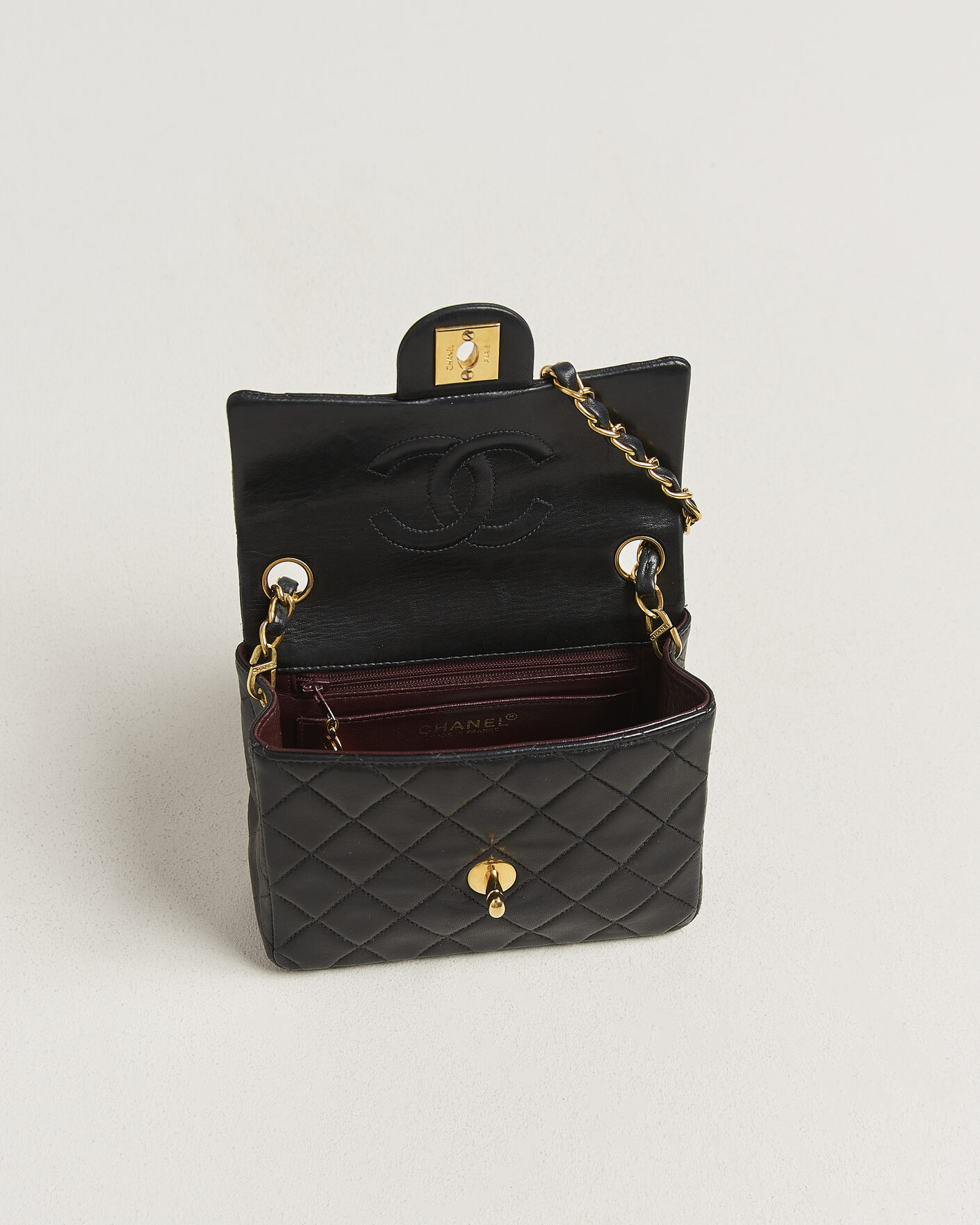 Herr | Pre-Owned & Vintage Bags | Chanel Pre-Owned | Classic Mini Single Flap Square Bag Black