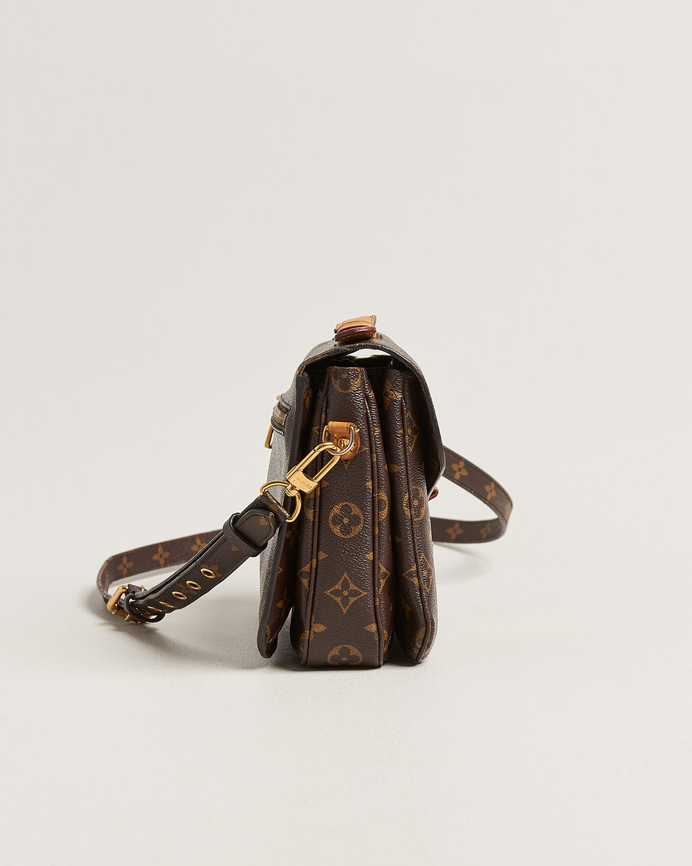 Herr | Pre-Owned & Vintage Bags | Louis Vuitton Pre-Owned | Pochette Métis Monogram