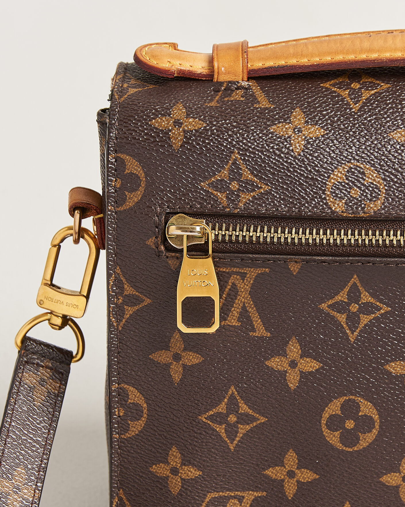 Herr | Pre-Owned & Vintage Bags | Louis Vuitton Pre-Owned | Pochette Métis Monogram