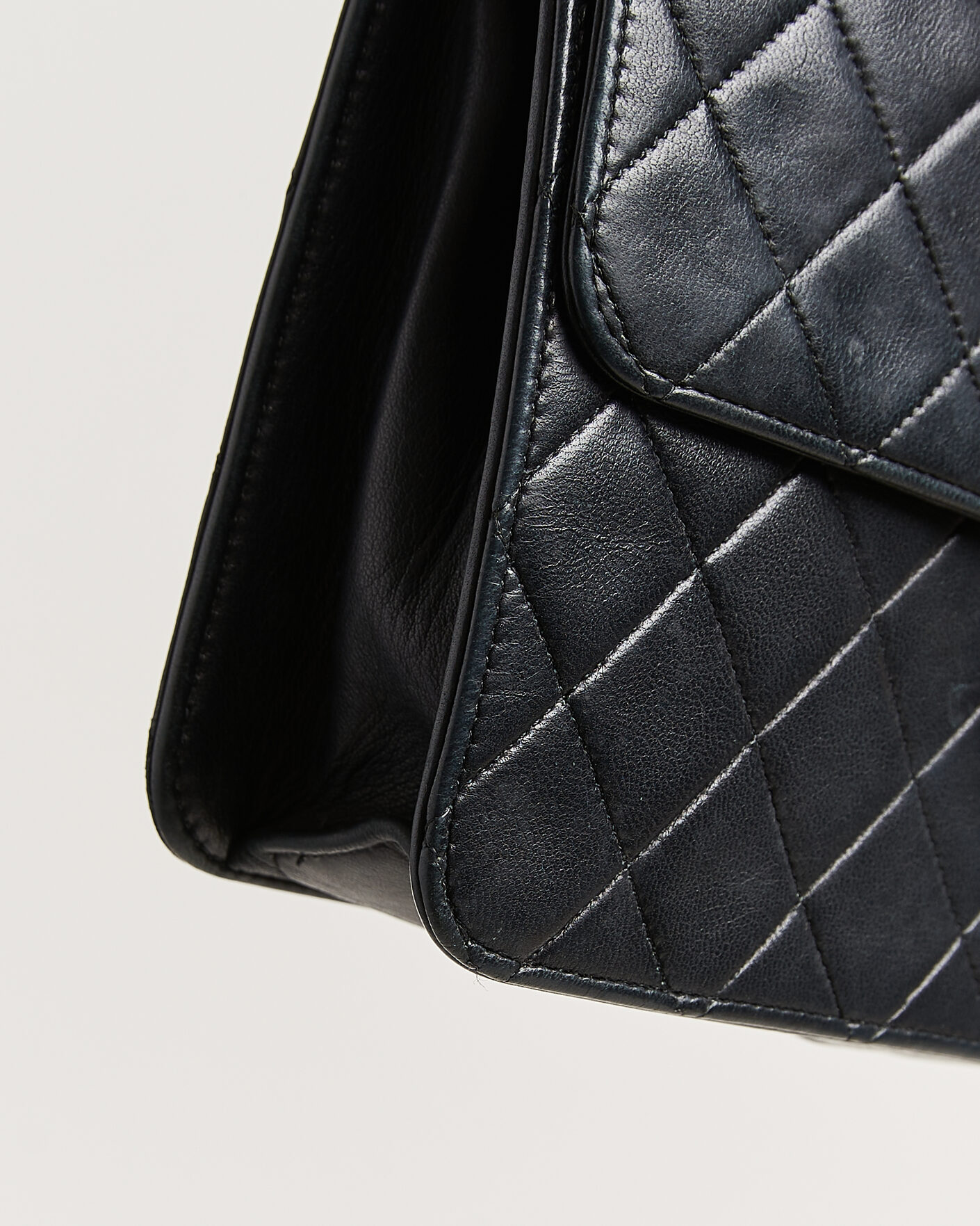 Herr | Pre-Owned & Vintage Bags | Chanel Pre-Owned | Single Flap Bag Black