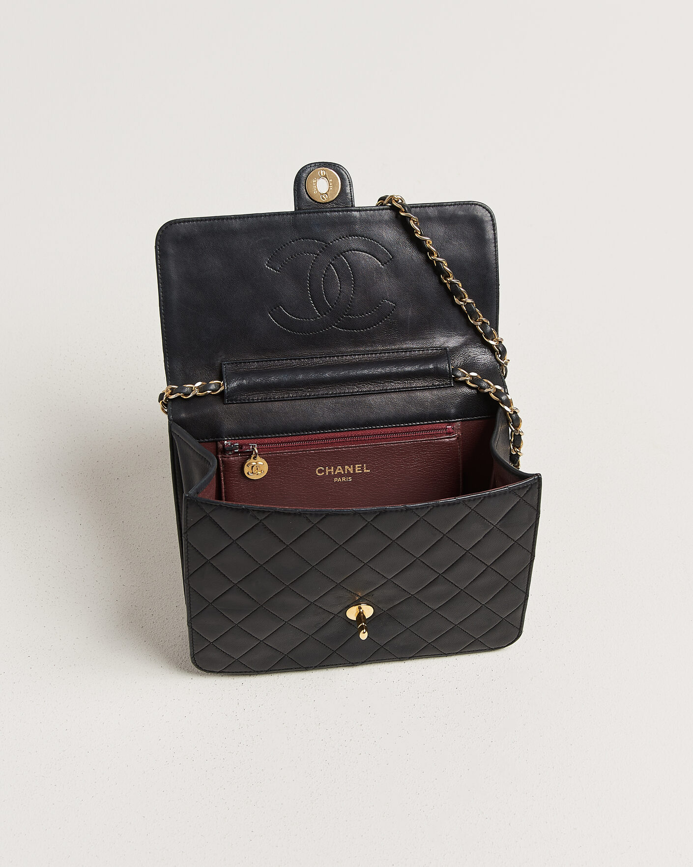 Herr | Pre-Owned & Vintage Bags | Chanel Pre-Owned | Single Flap Bag Black