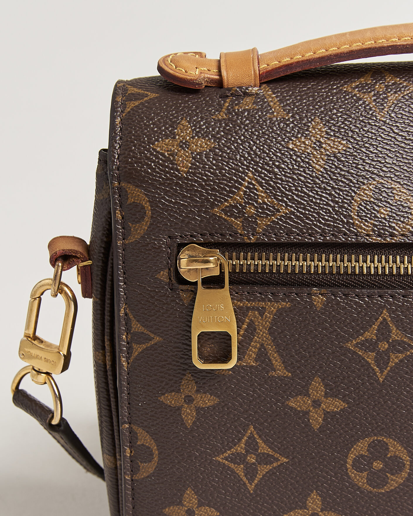 Herr | Pre-Owned & Vintage Bags | Louis Vuitton Pre-Owned | Pochette Métis Monogram