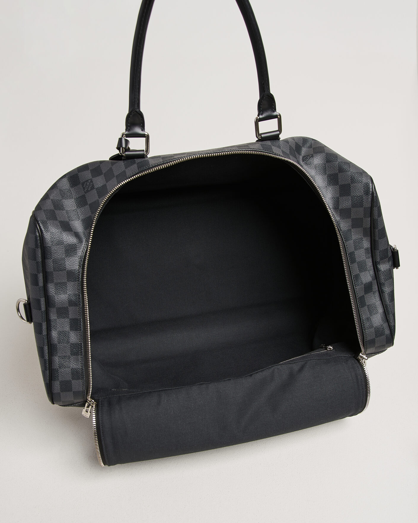 Herr | Pre-Owned & Vintage Bags | Louis Vuitton Pre-Owned | Roadster 50 Damier Graphite