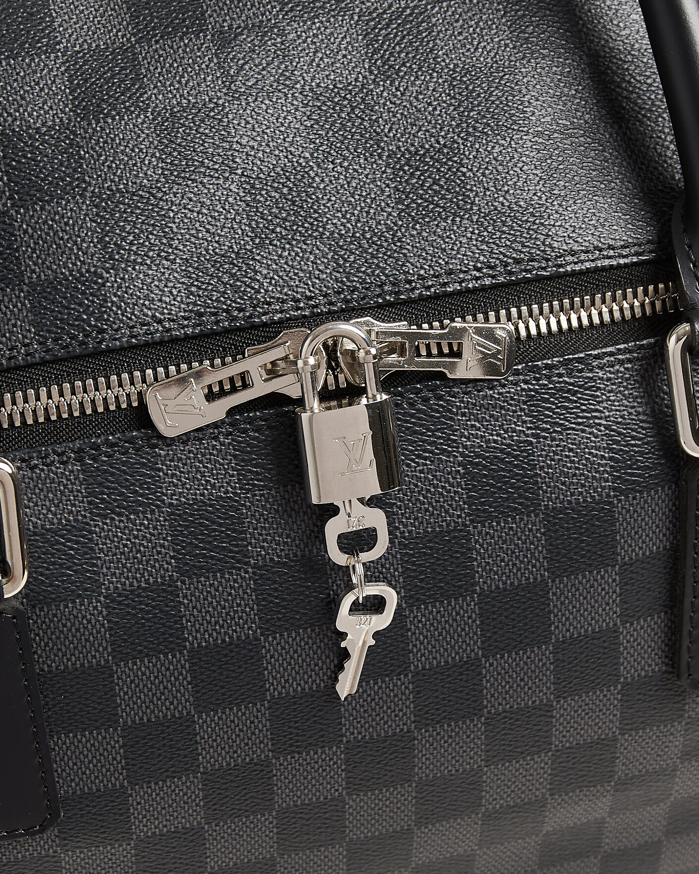 Herr | Pre-Owned & Vintage Bags | Louis Vuitton Pre-Owned | Roadster 50 Damier Graphite