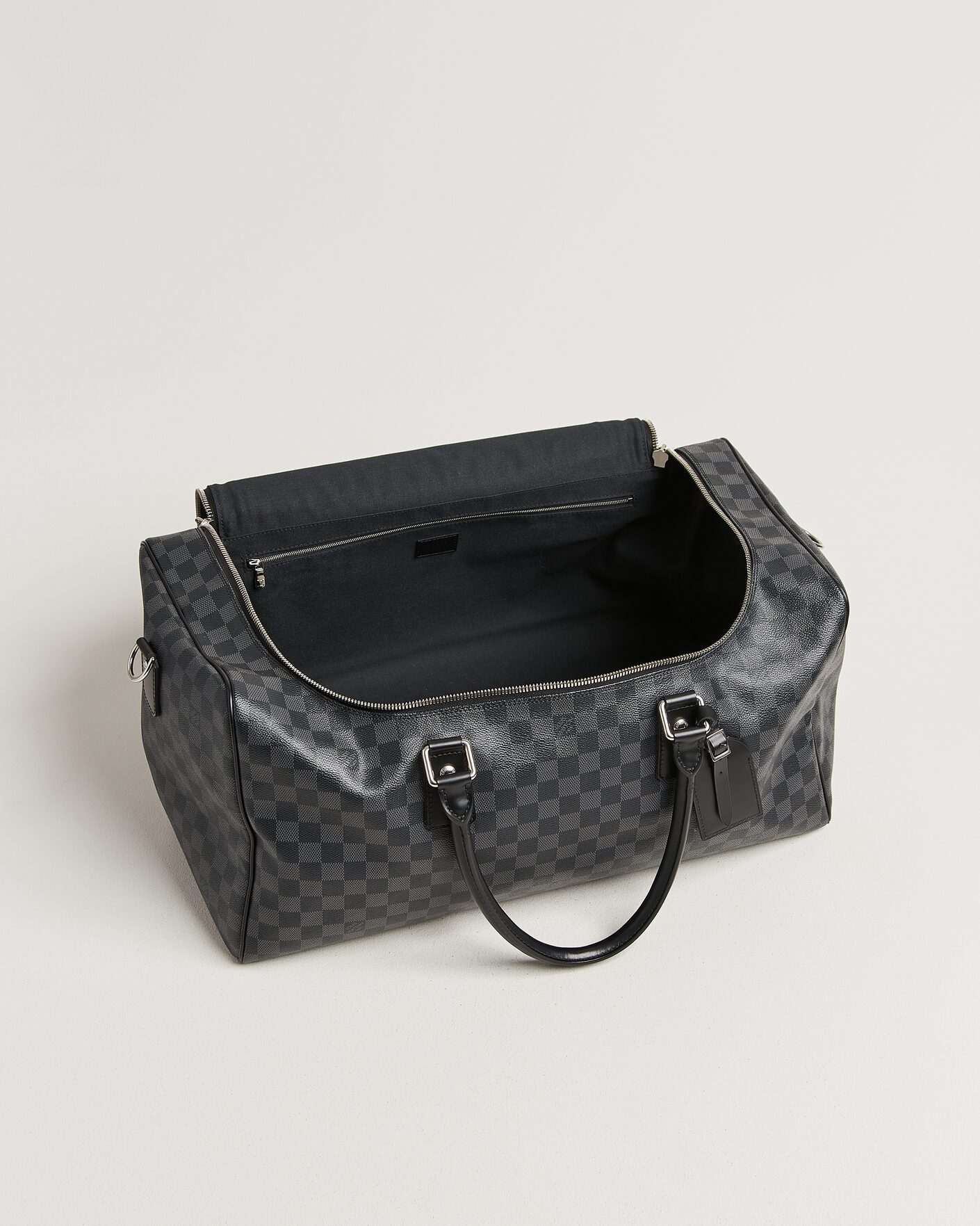 Herr | Pre-Owned & Vintage Bags | Louis Vuitton Pre-Owned | Roadster 50 Damier Graphite