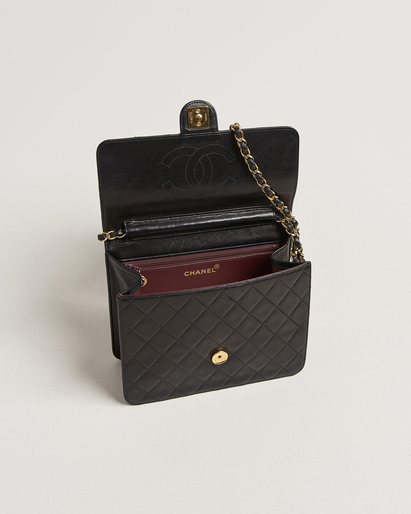 Herr | Pre-Owned & Vintage Bags | Chanel Pre-Owned | Single Flap Bag Black