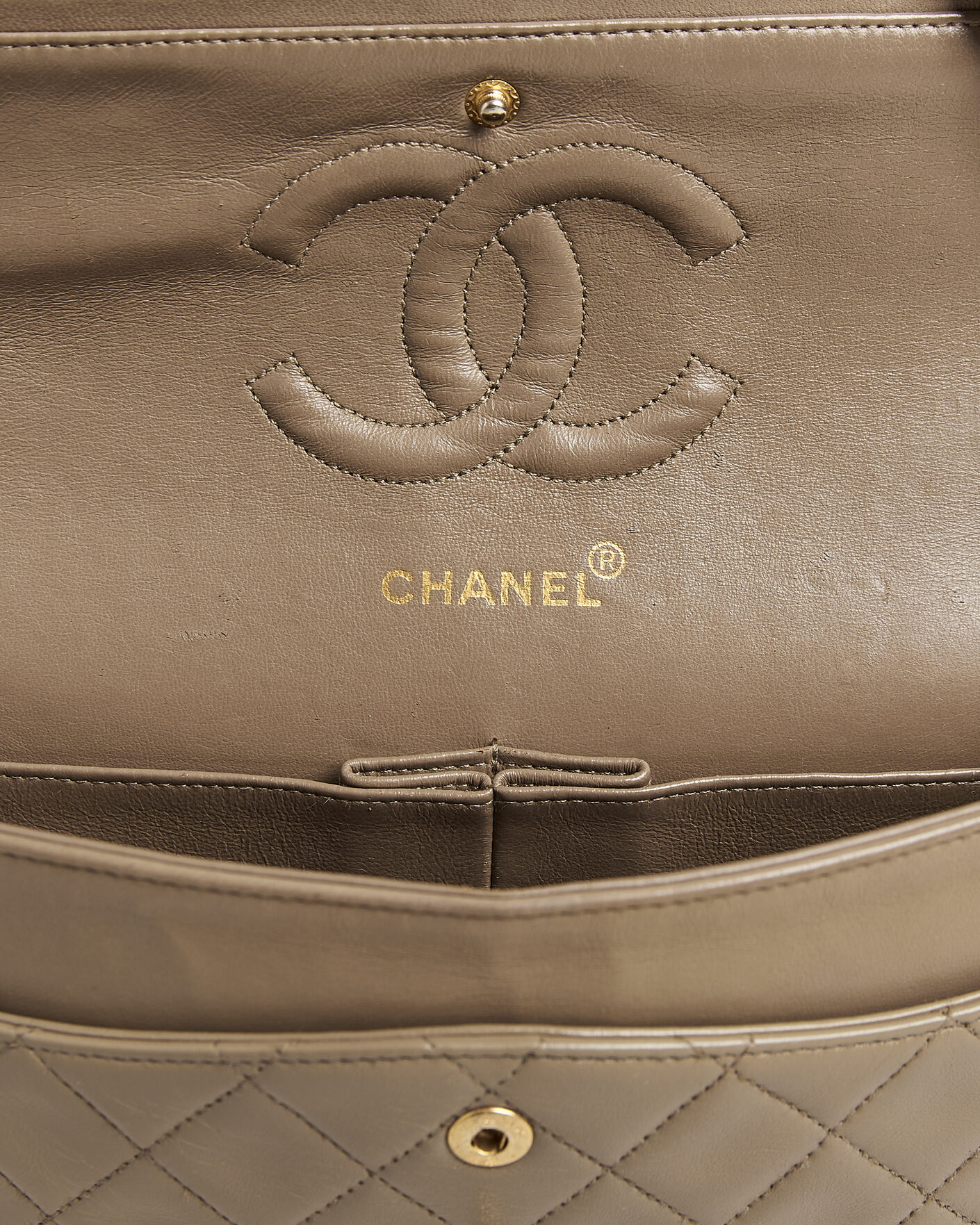 Herr | Pre-Owned & Vintage Bags | Chanel Pre-Owned | Classic Medium Double Flap Bag Lambskin Beige