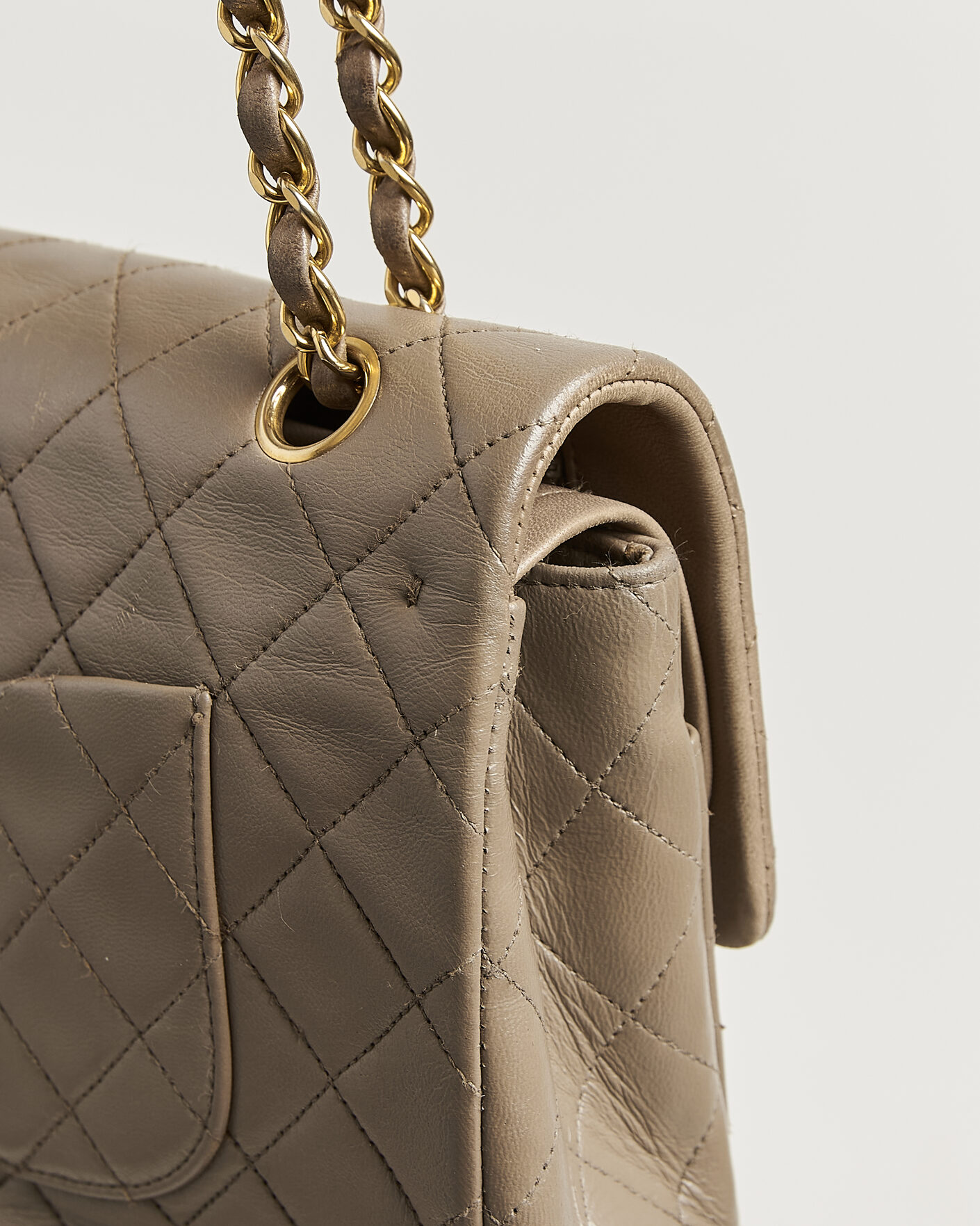 Herr | Pre-Owned & Vintage Bags | Chanel Pre-Owned | Classic Medium Double Flap Bag Lambskin Beige
