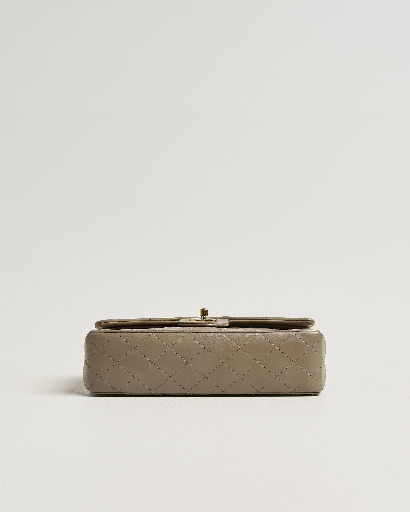 Herr | Pre-Owned & Vintage Bags | Chanel Pre-Owned | Classic Medium Double Flap Bag Lambskin Beige