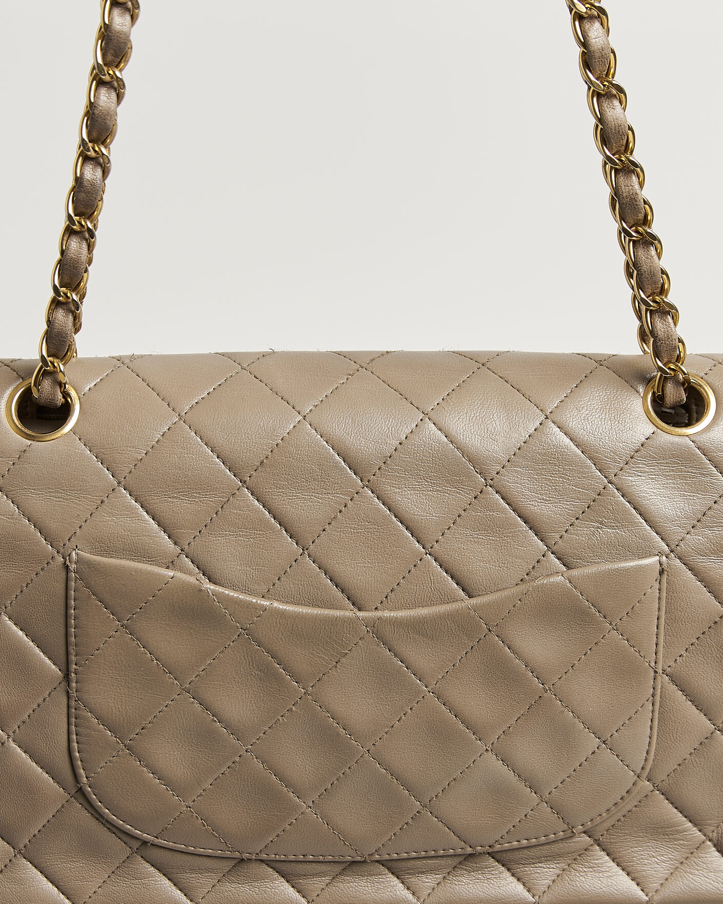 Herr | Pre-Owned & Vintage Bags | Chanel Pre-Owned | Classic Medium Double Flap Bag Lambskin Beige