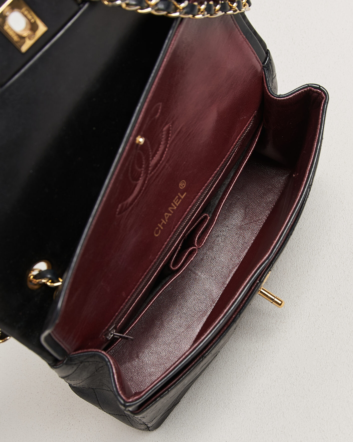 Herr | Pre-Owned & Vintage Bags | Chanel Pre-Owned | Classic Medium Square Double Flap Bag Lambskin Black