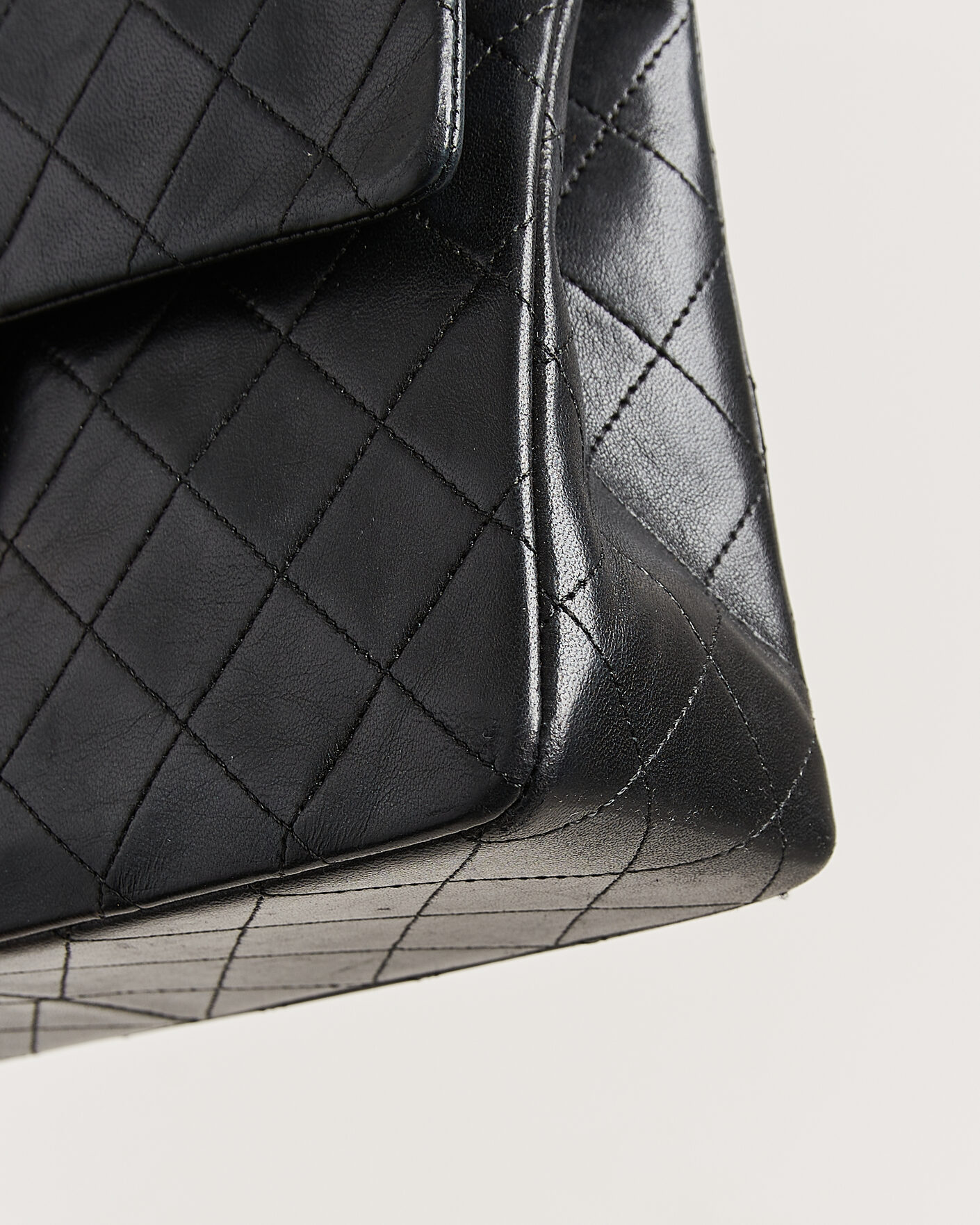Herr | Pre-Owned & Vintage Bags | Chanel Pre-Owned | Classic Medium Square Double Flap Bag Lambskin Black