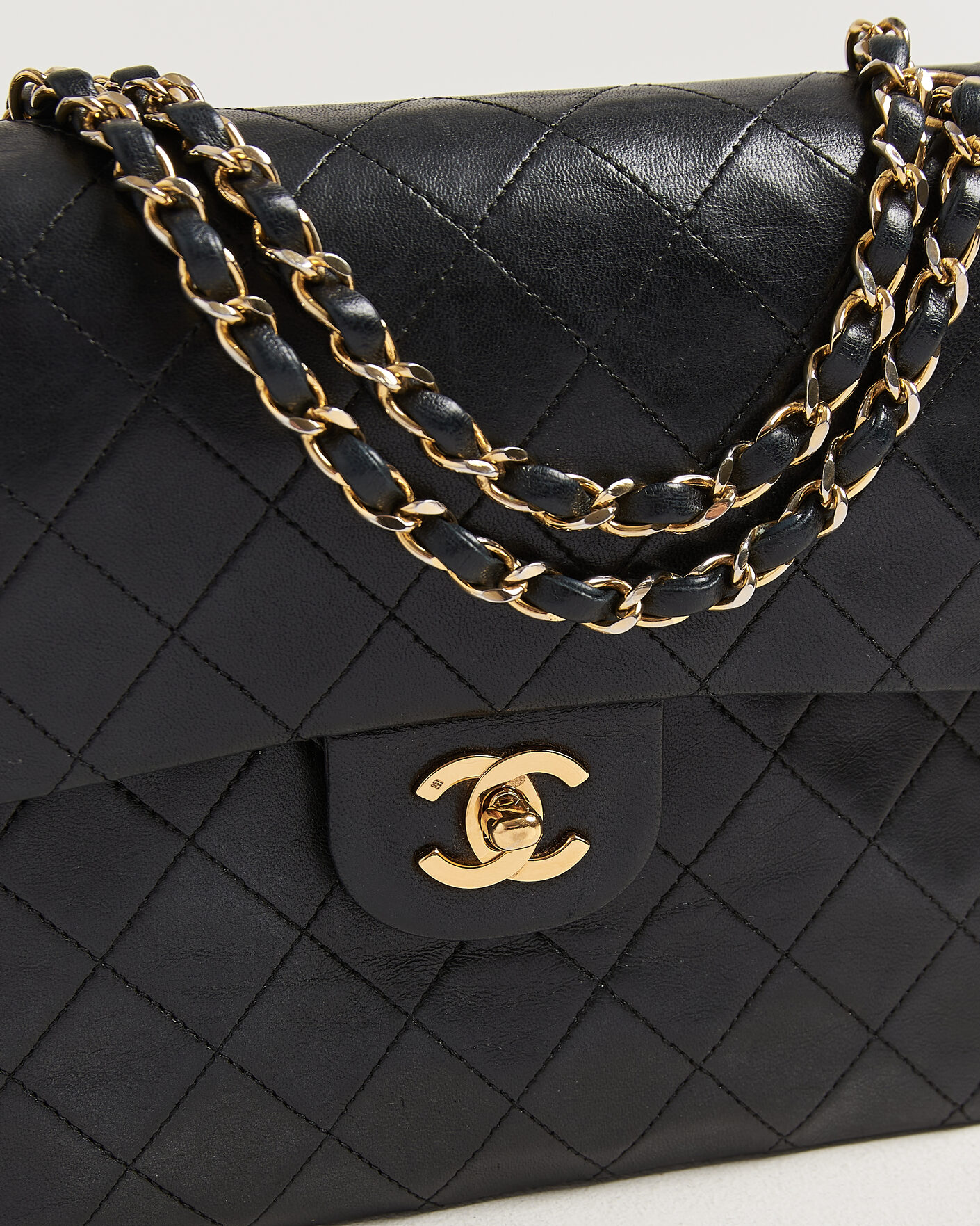 Herr | Pre-Owned & Vintage Bags | Chanel Pre-Owned | Classic Medium Square Double Flap Bag Lambskin Black
