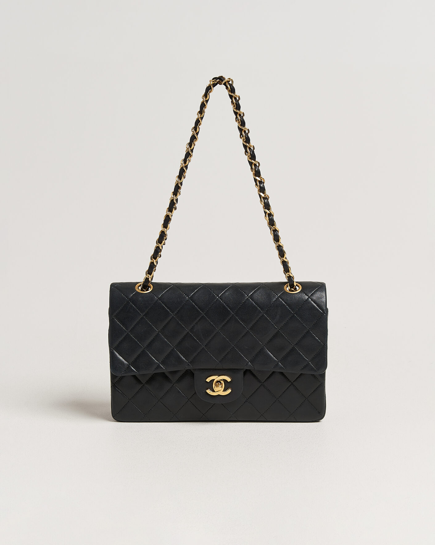 Herr | Pre-Owned & Vintage Bags | Chanel Pre-Owned | Classic Medium Double Flap Bag Lambskin Black