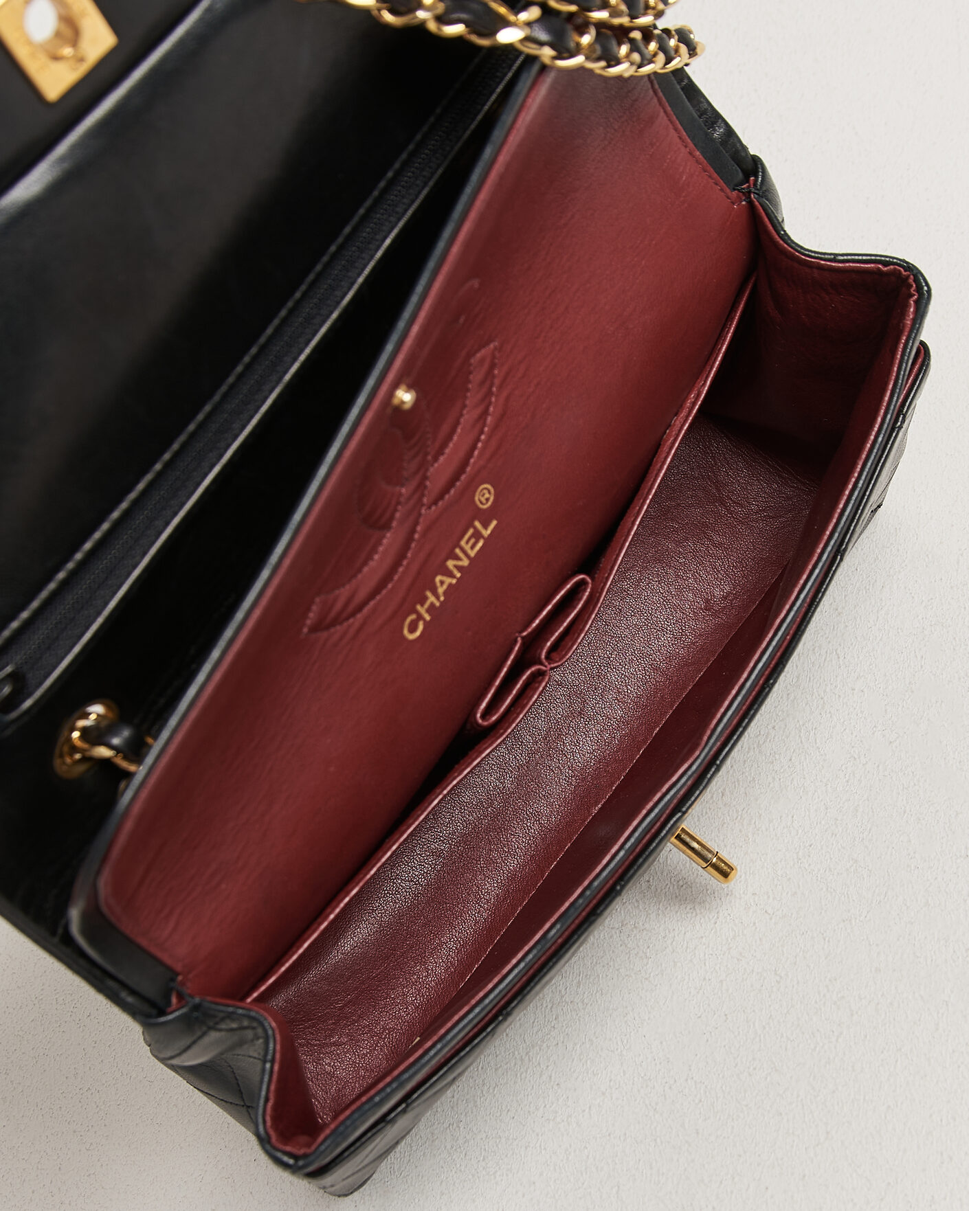 Herr | Pre-Owned & Vintage Bags | Chanel Pre-Owned | Classic Medium Double Flap Bag Lambskin Black