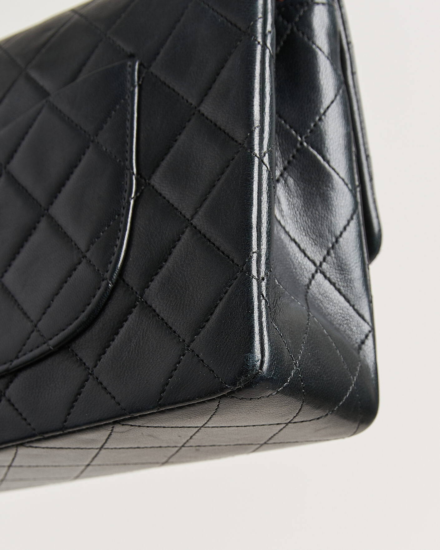 Herr | Pre-Owned & Vintage Bags | Chanel Pre-Owned | Classic Medium Double Flap Bag Lambskin Black