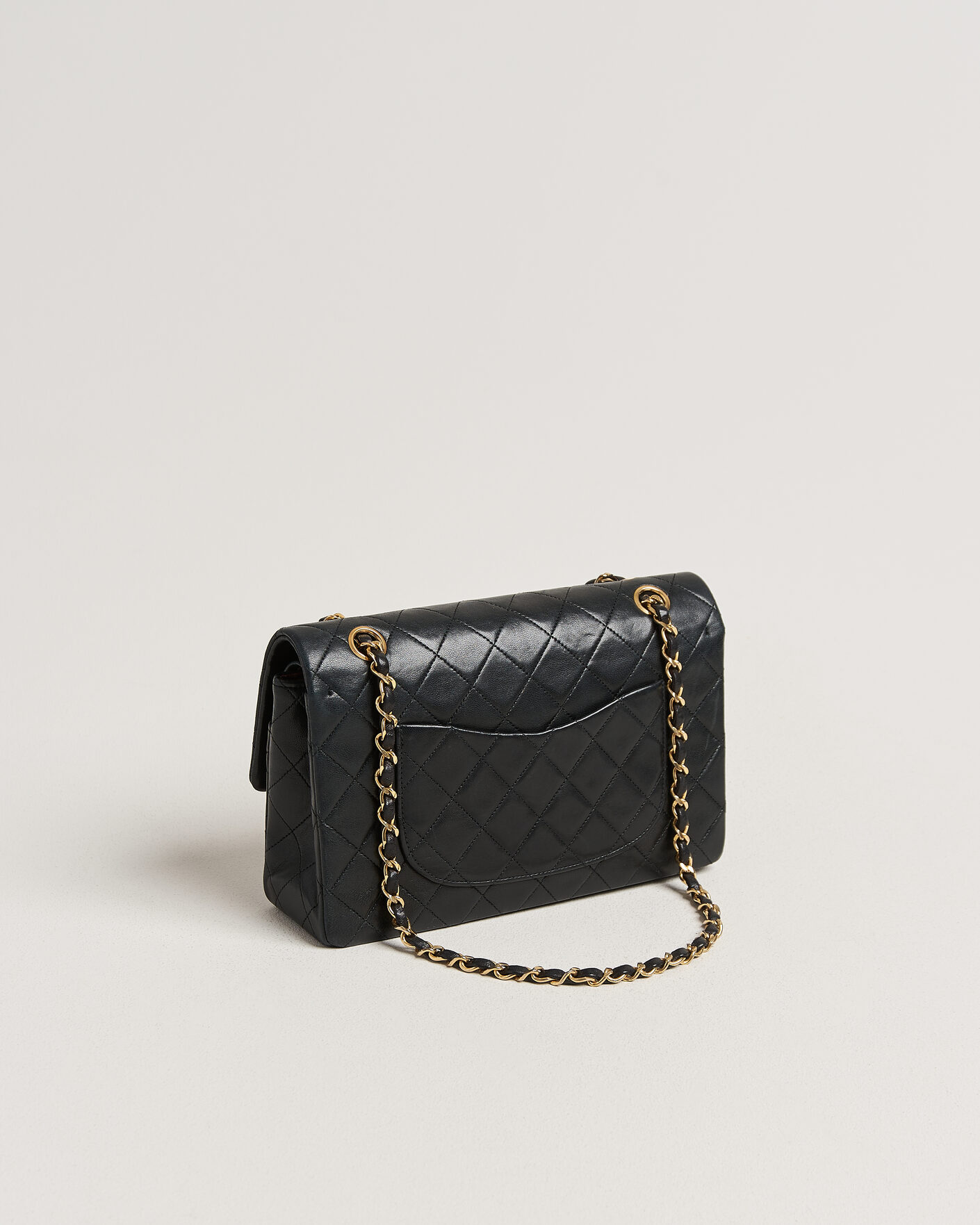 Herr | Pre-Owned & Vintage Bags | Chanel Pre-Owned | Classic Medium Double Flap Bag Lambskin Black