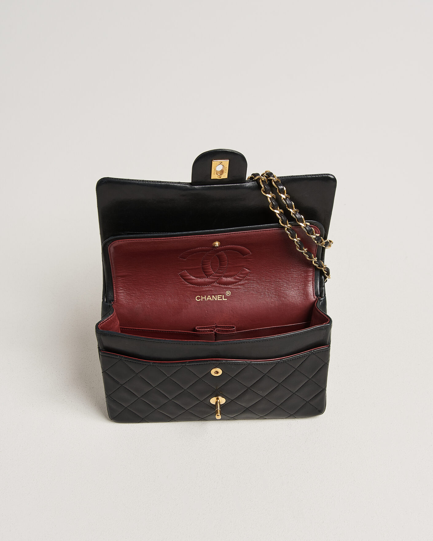 Herr | Pre-Owned & Vintage Bags | Chanel Pre-Owned | Classic Medium Double Flap Bag Lambskin Black