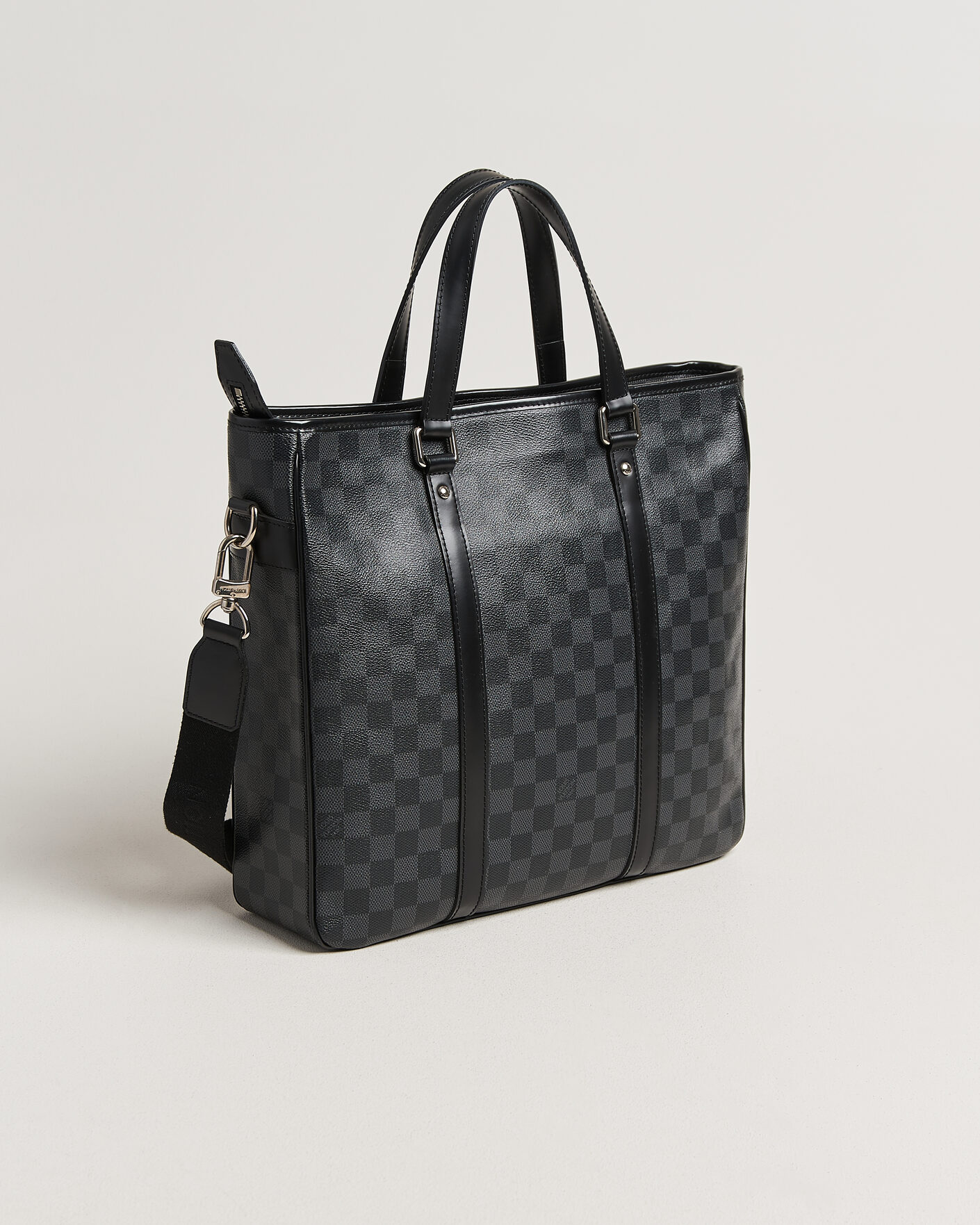 Herr | Pre-Owned & Vintage Bags | Louis Vuitton Pre-Owned | Tadao Tote bag PM Damier Graphite