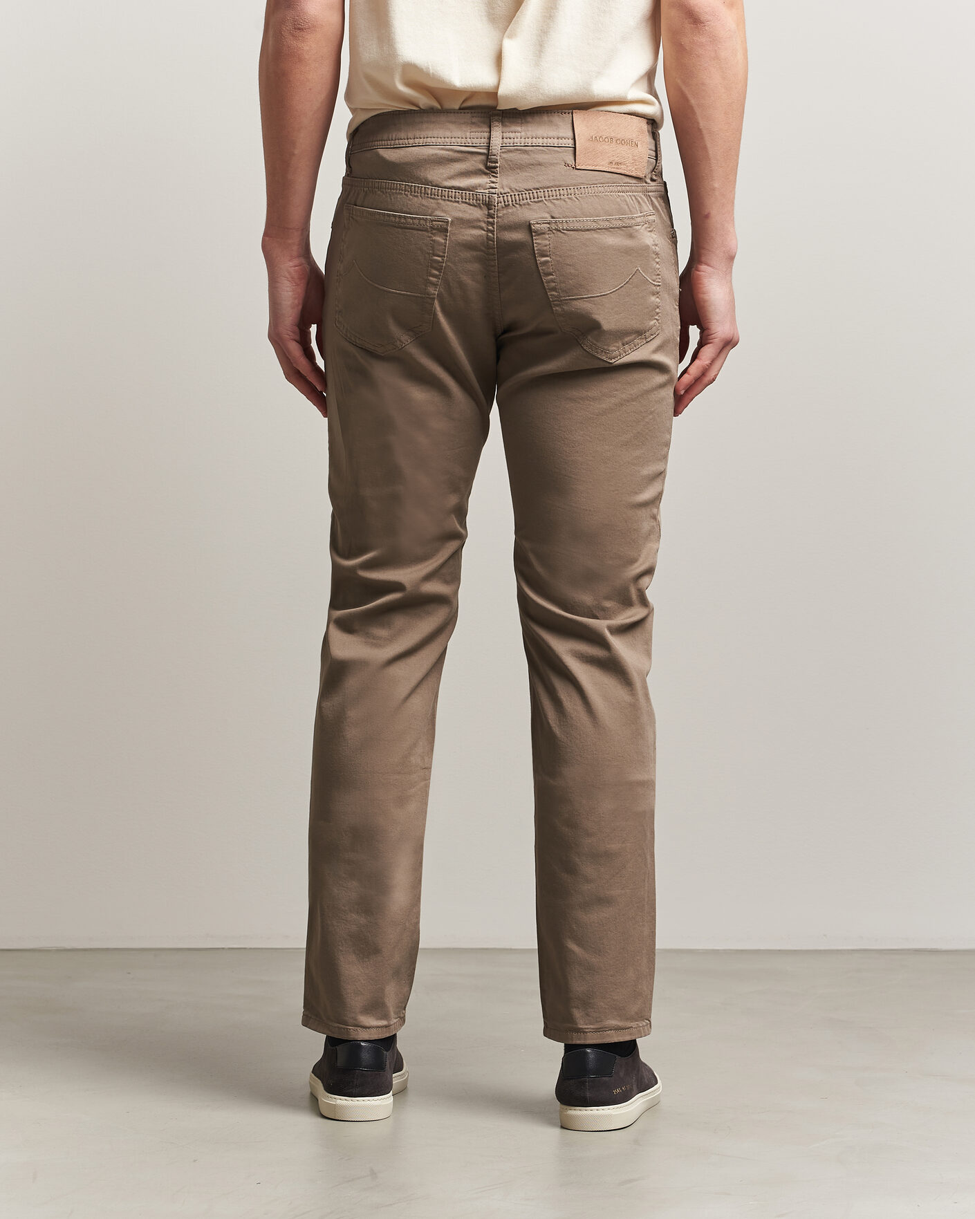 Herr | Byxor | Jacob Cohën | Bard Garment Dyed Gabardine Trousers Khaki Beige