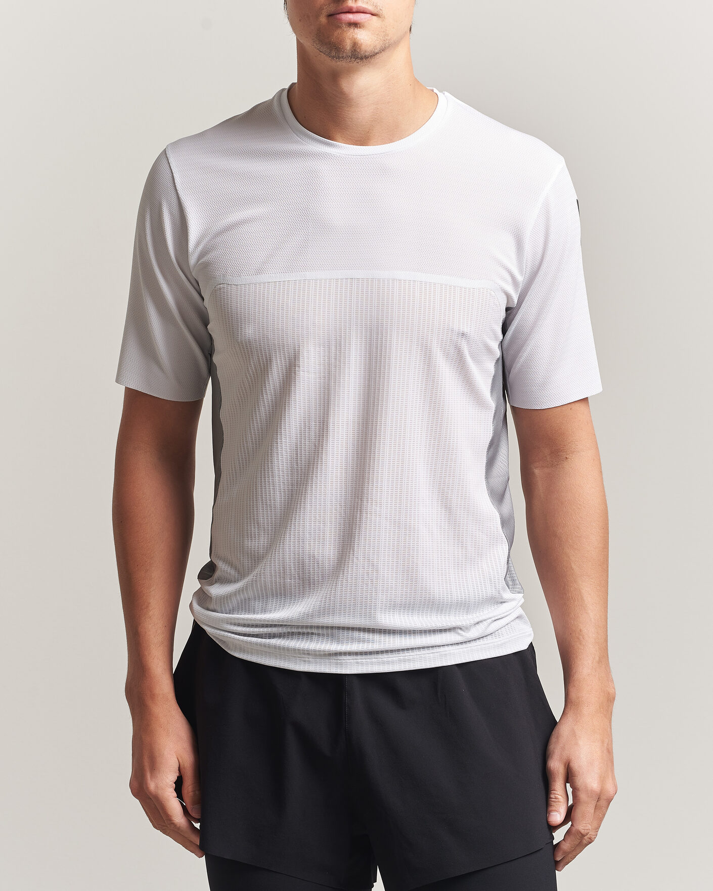 Herr | T-Shirts | SOAR Running | Hot Weather Tee White/Silver