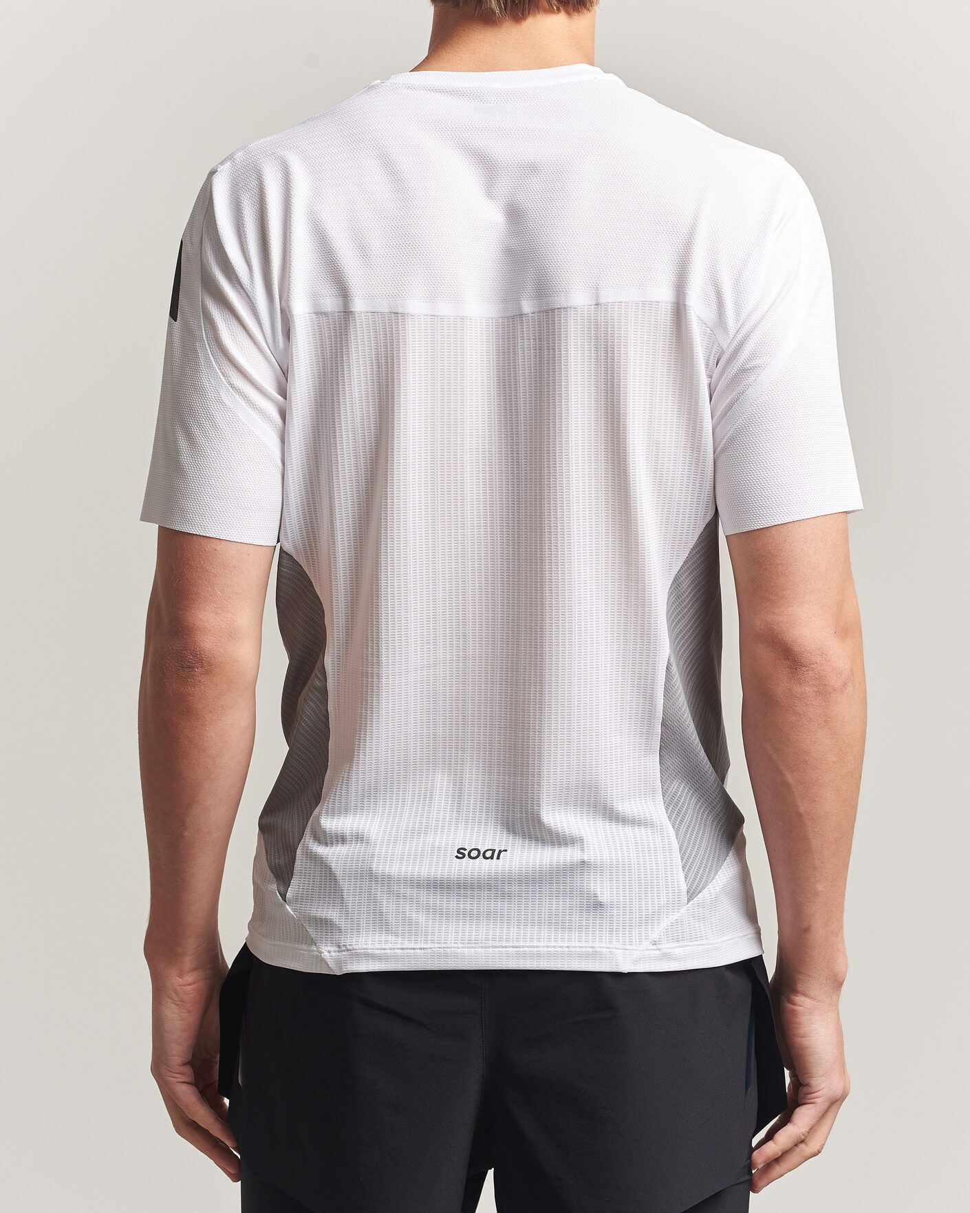 Herr | T-Shirts | SOAR Running | Hot Weather Tee White/Silver