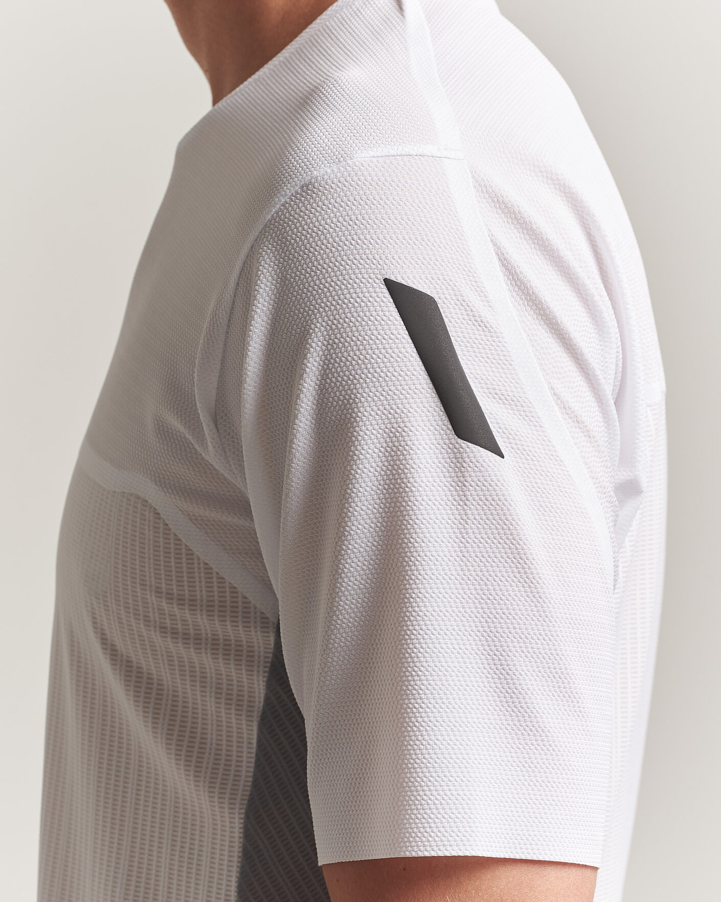 Herr | T-Shirts | SOAR Running | Hot Weather Tee White/Silver