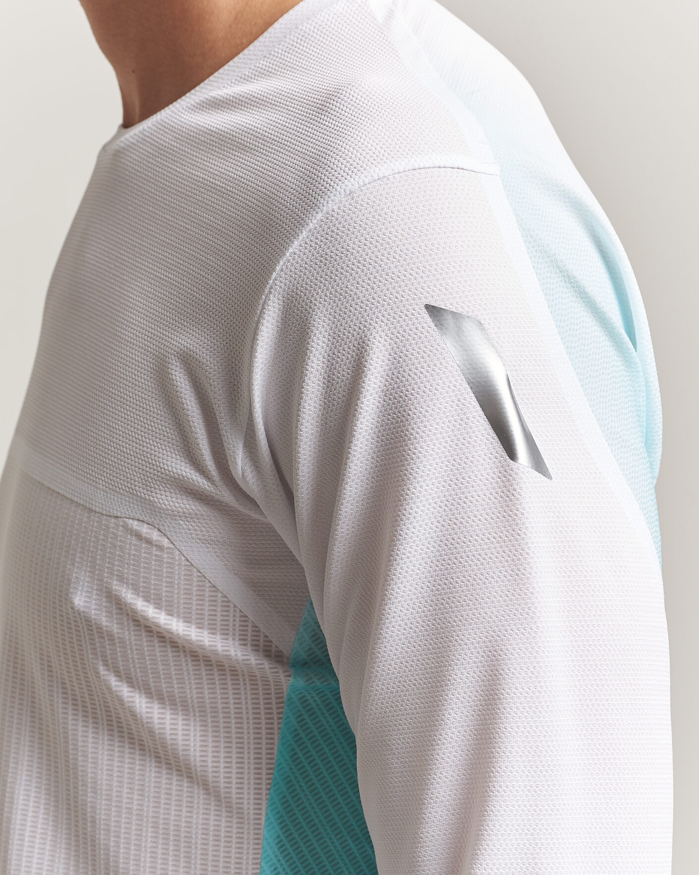 Herr | T-Shirts | SOAR Running | Hot Weather Long Sleeve Tee White/Blue