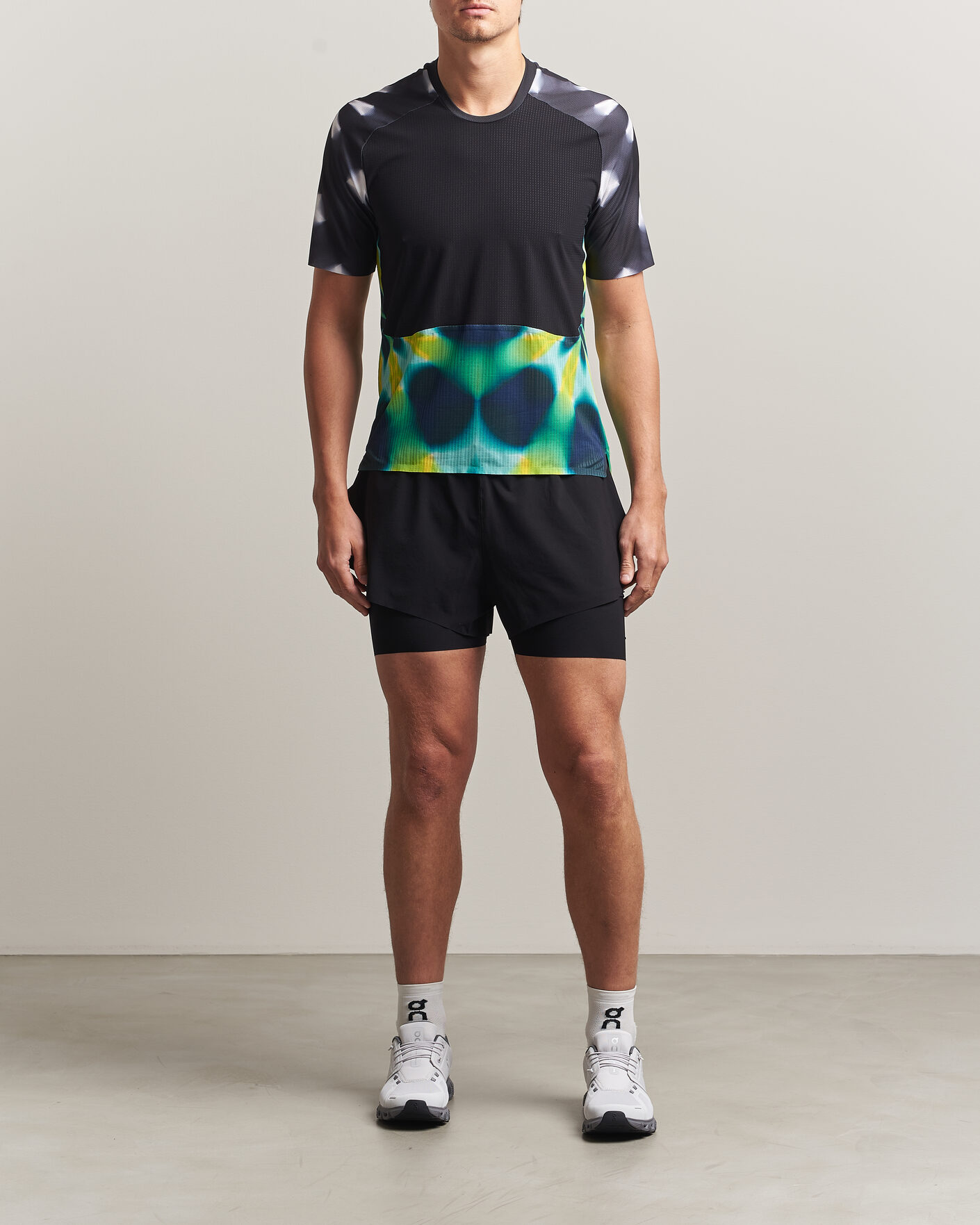 Herr | T-Shirts | SOAR Running | Trail Race Top Black/Fade Grey