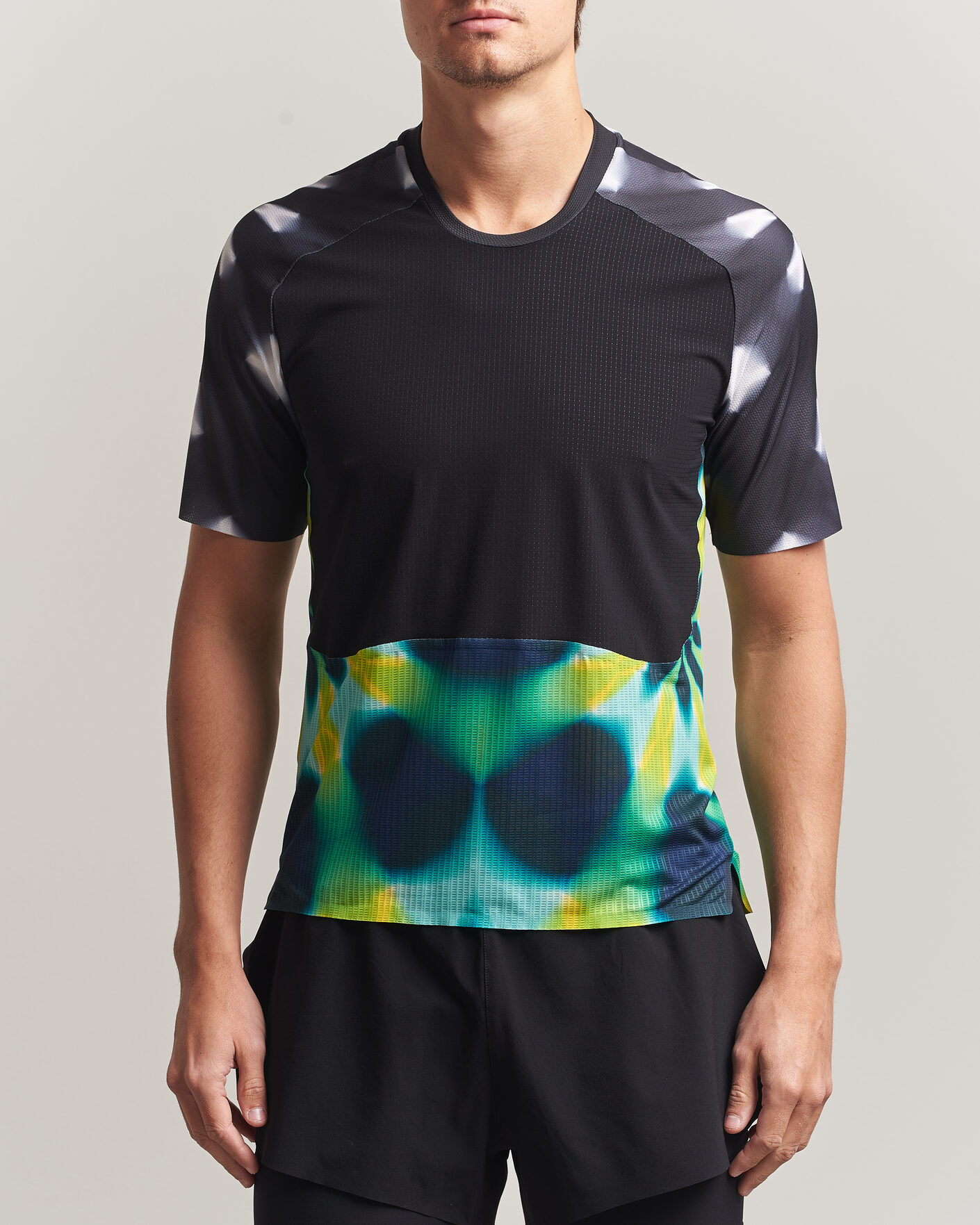 Herr | T-Shirts | SOAR Running | Trail Race Top Black/Fade Grey
