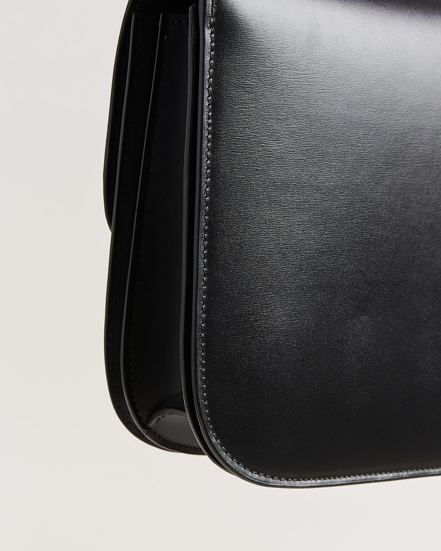 Herr | Pre-Owned & Vintage Bags | Celine Pre-Owned | Box Bag Medium Black