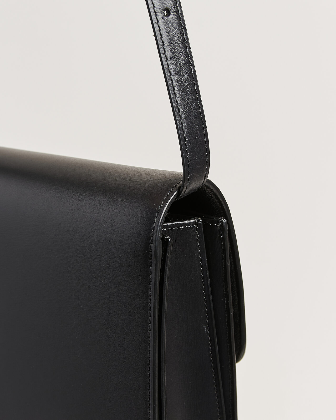 Herr | Pre-Owned & Vintage Bags | Celine Pre-Owned | Box Bag Medium Black