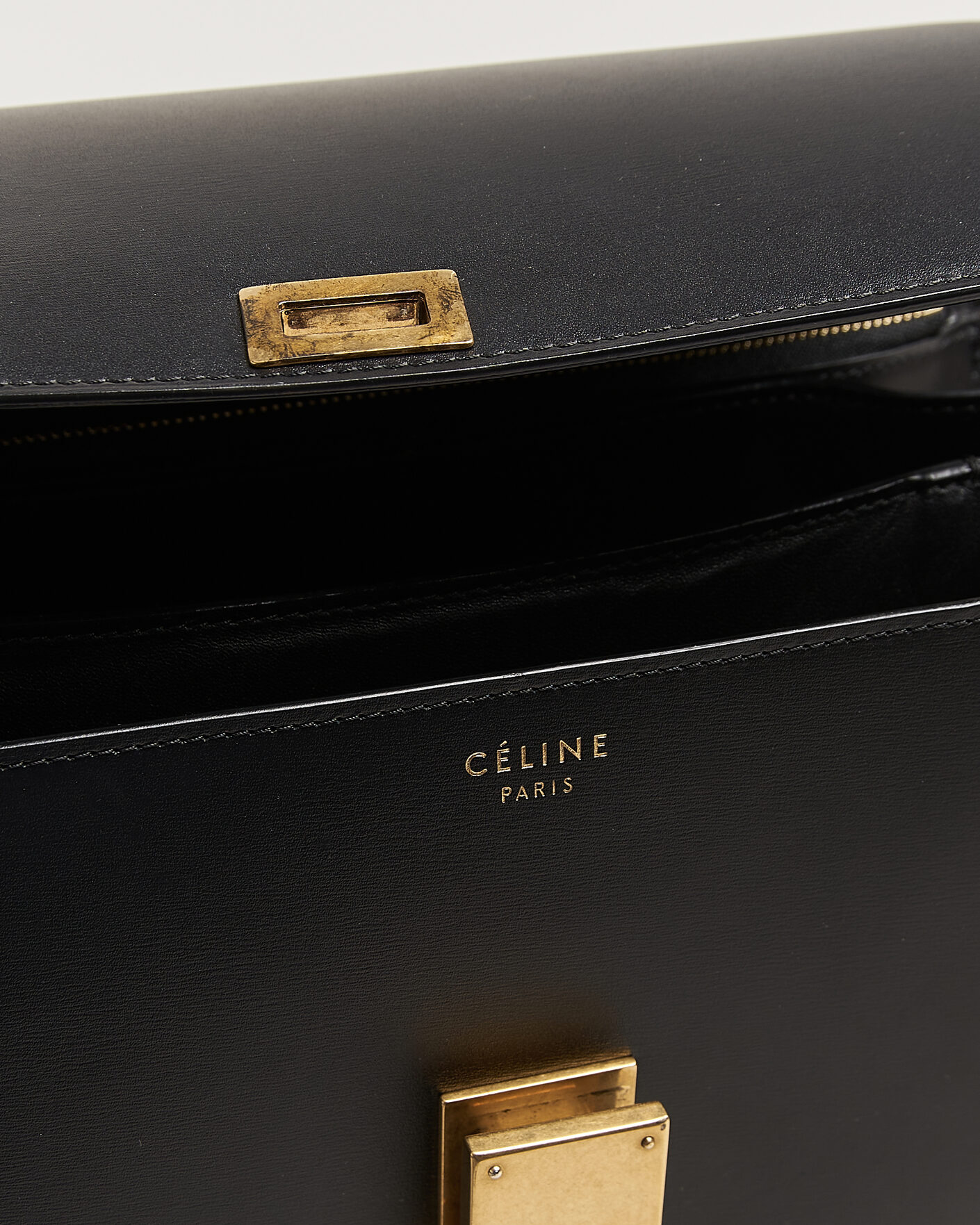 Herr | Pre-Owned & Vintage Bags | Celine Pre-Owned | Box Bag Medium Black