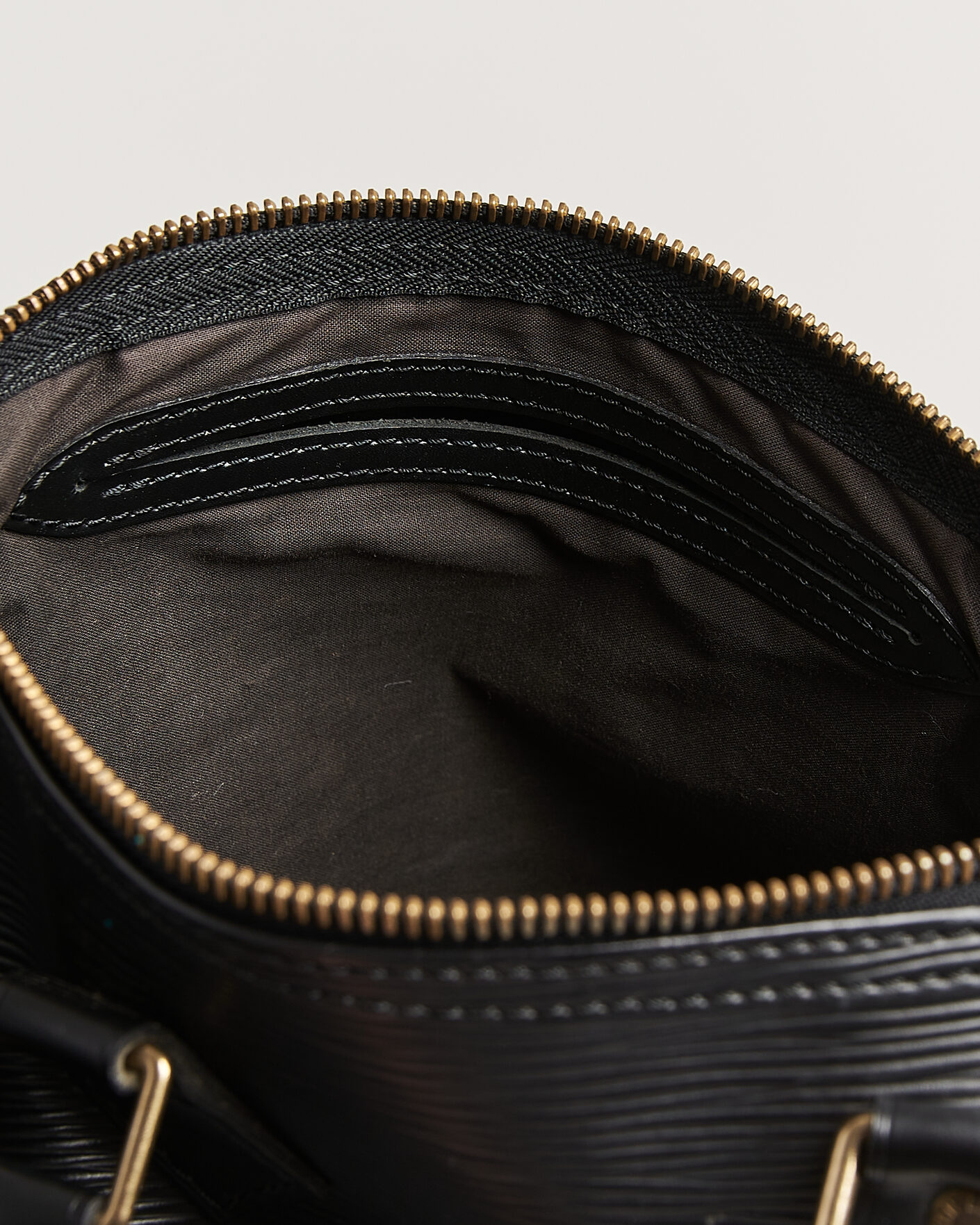 Herr | Pre-Owned & Vintage Bags | Louis Vuitton Pre-Owned | Speedy 25 Epi Leather Black