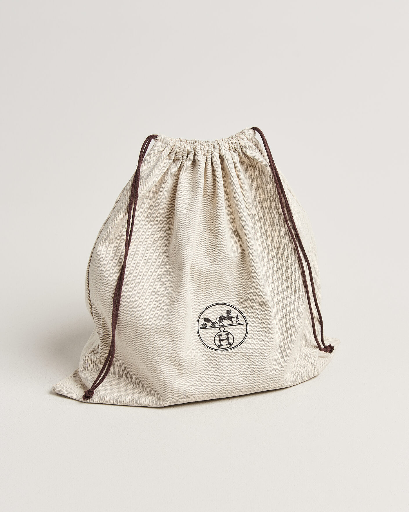 Herr | Pre-Owned & Vintage Bags | Hermès Pre-Owned | Picotin Lock 22 Taurillon Clemence Leather Black